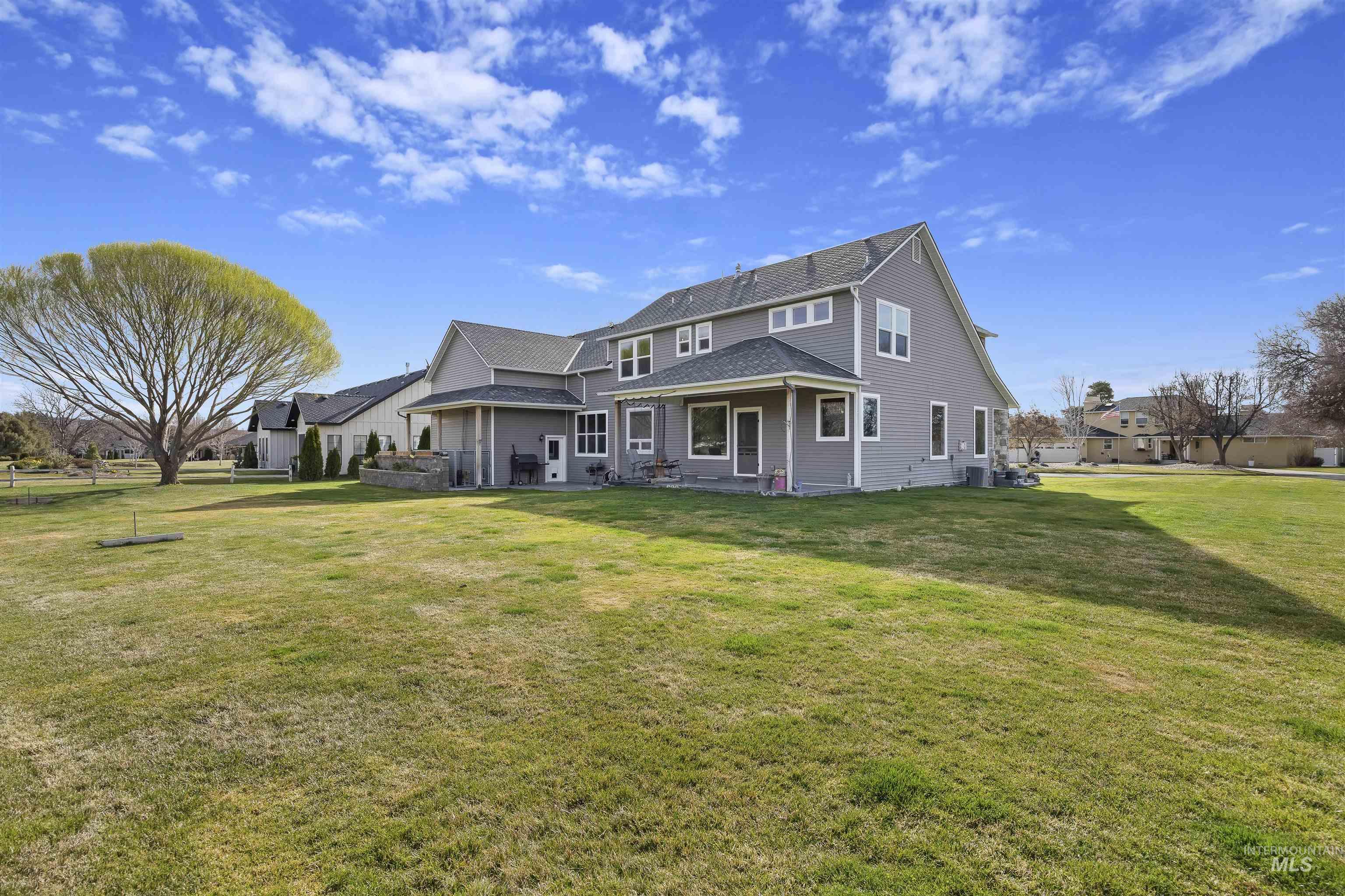 324 Clear Lake Ln, Buhl, Idaho 83316, 3 Bedrooms, 2.5 Bathrooms, Residential For Sale, Price $629,000,MLS 98978194