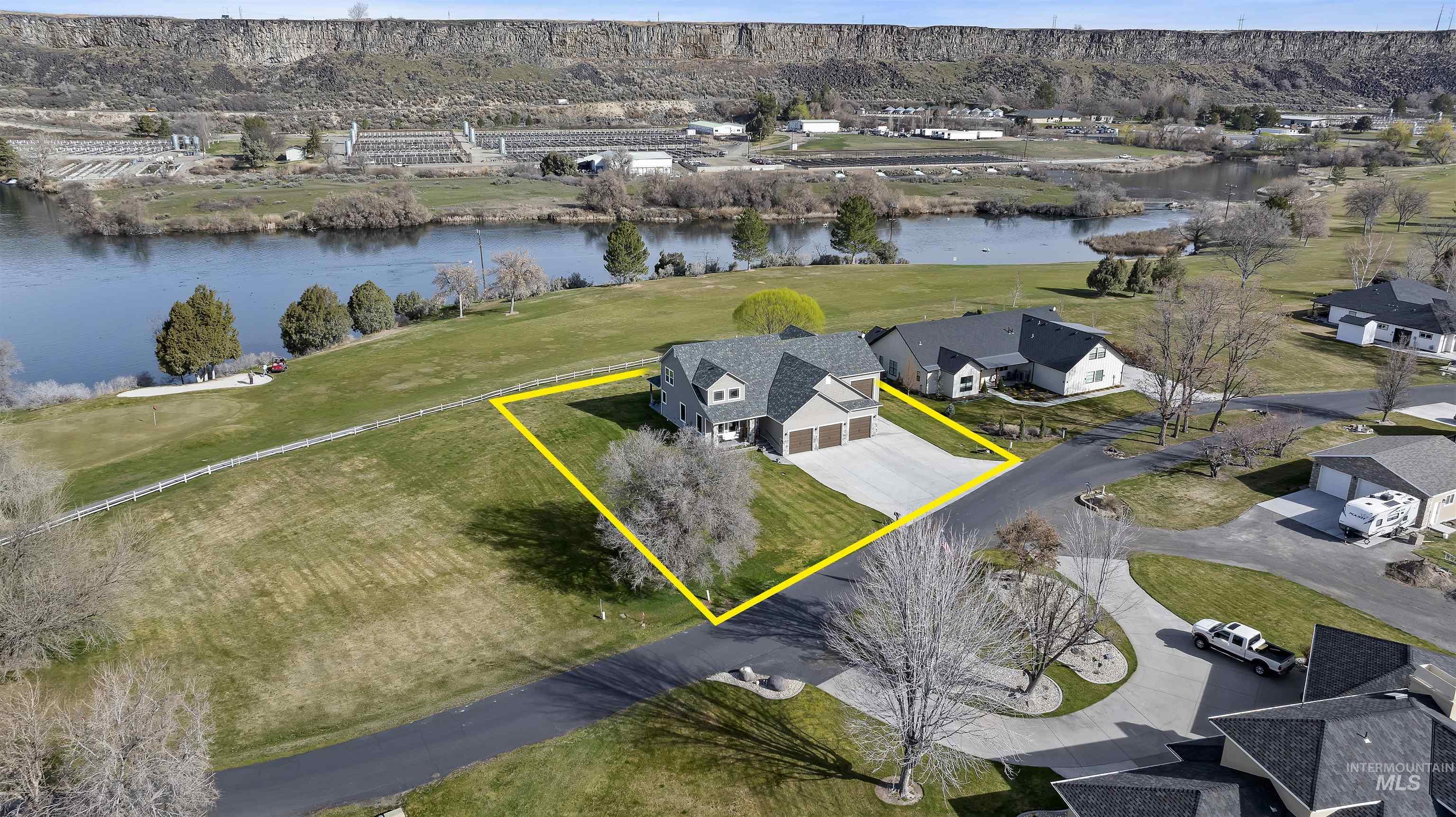 324 Clear Lake Ln, Buhl, Idaho 83316, 3 Bedrooms, 2.5 Bathrooms, Residential For Sale, Price $629,000,MLS 98978194