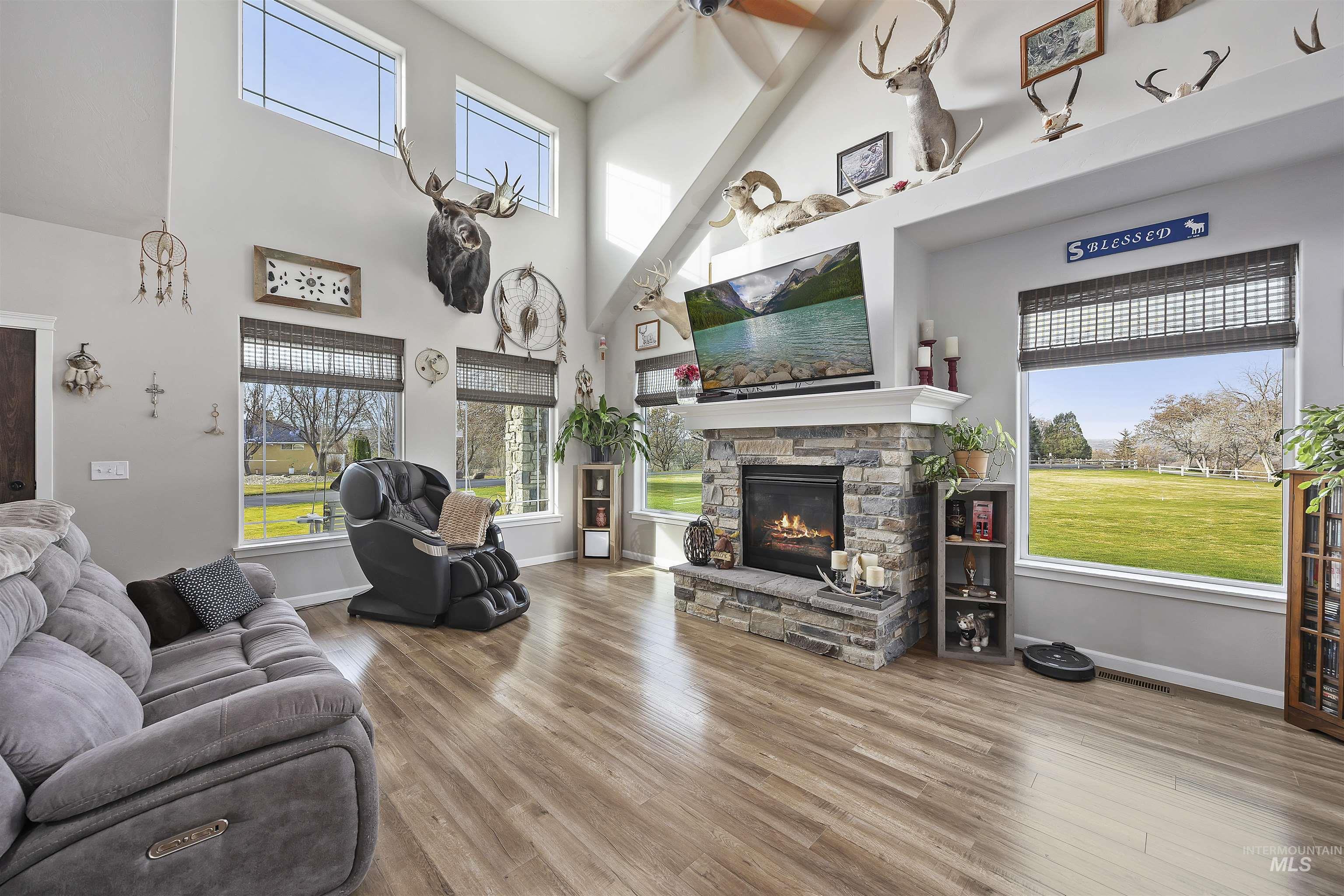 324 Clear Lake Ln, Buhl, Idaho 83316, 3 Bedrooms, 2.5 Bathrooms, Residential For Sale, Price $629,000,MLS 98978194