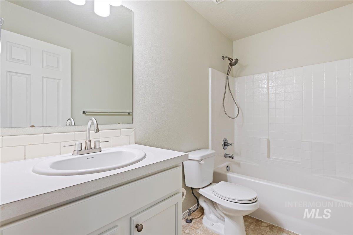 4176 N Alester Ave, Meridian, Idaho 83646, 3 Bedrooms, 2 Bathrooms, Residential For Sale, Price $449,900,MLS 98978195