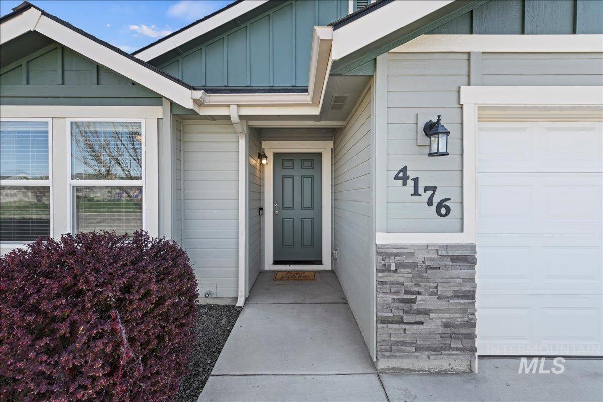 4176 N Alester Ave, Meridian, Idaho 83646, 3 Bedrooms, 2 Bathrooms, Residential For Sale, Price $449,900,MLS 98978195