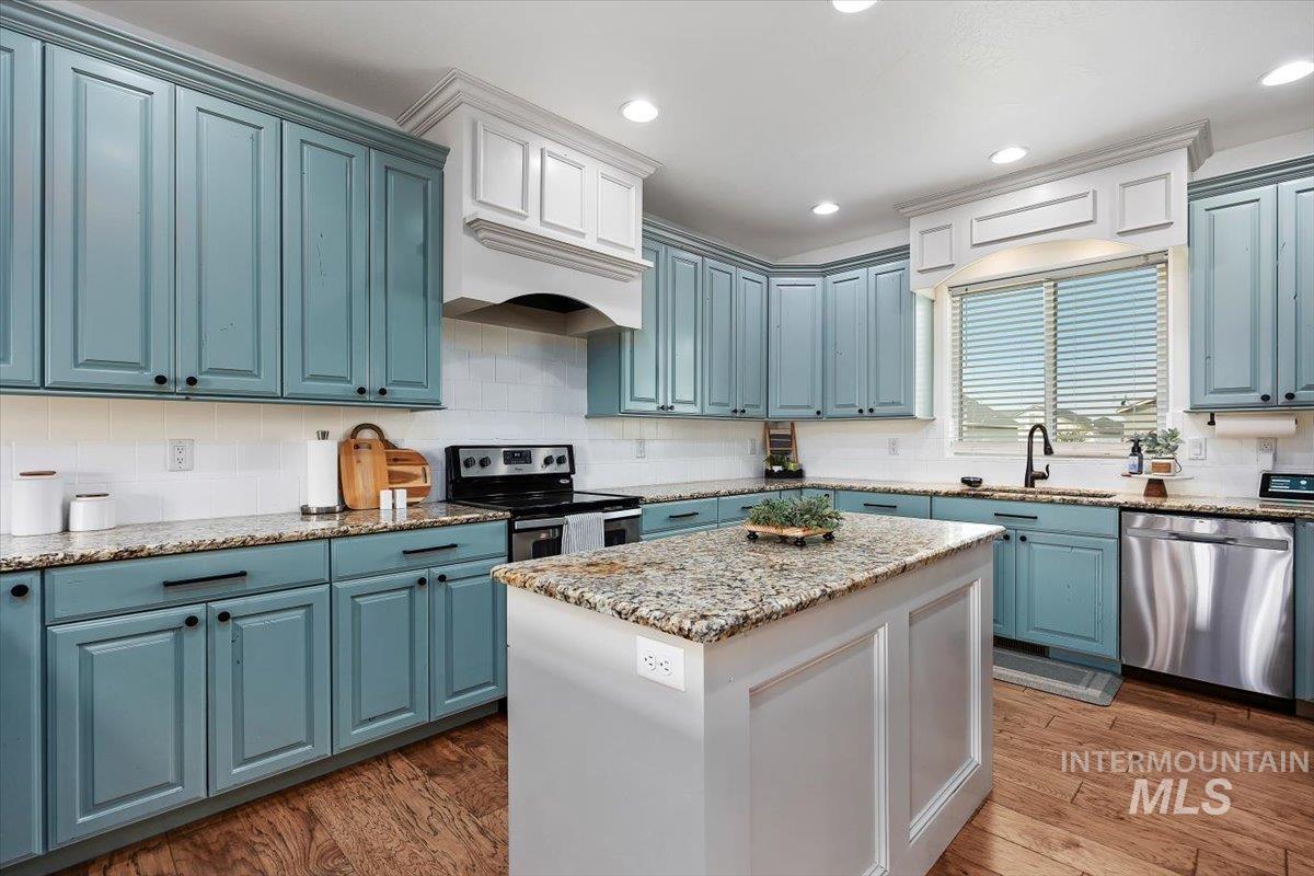 565 Clearwater Way, Heyburn, Idaho 83336, 5 Bedrooms, 3 Bathrooms, Residential For Sale, Price $670,000,MLS 98978196