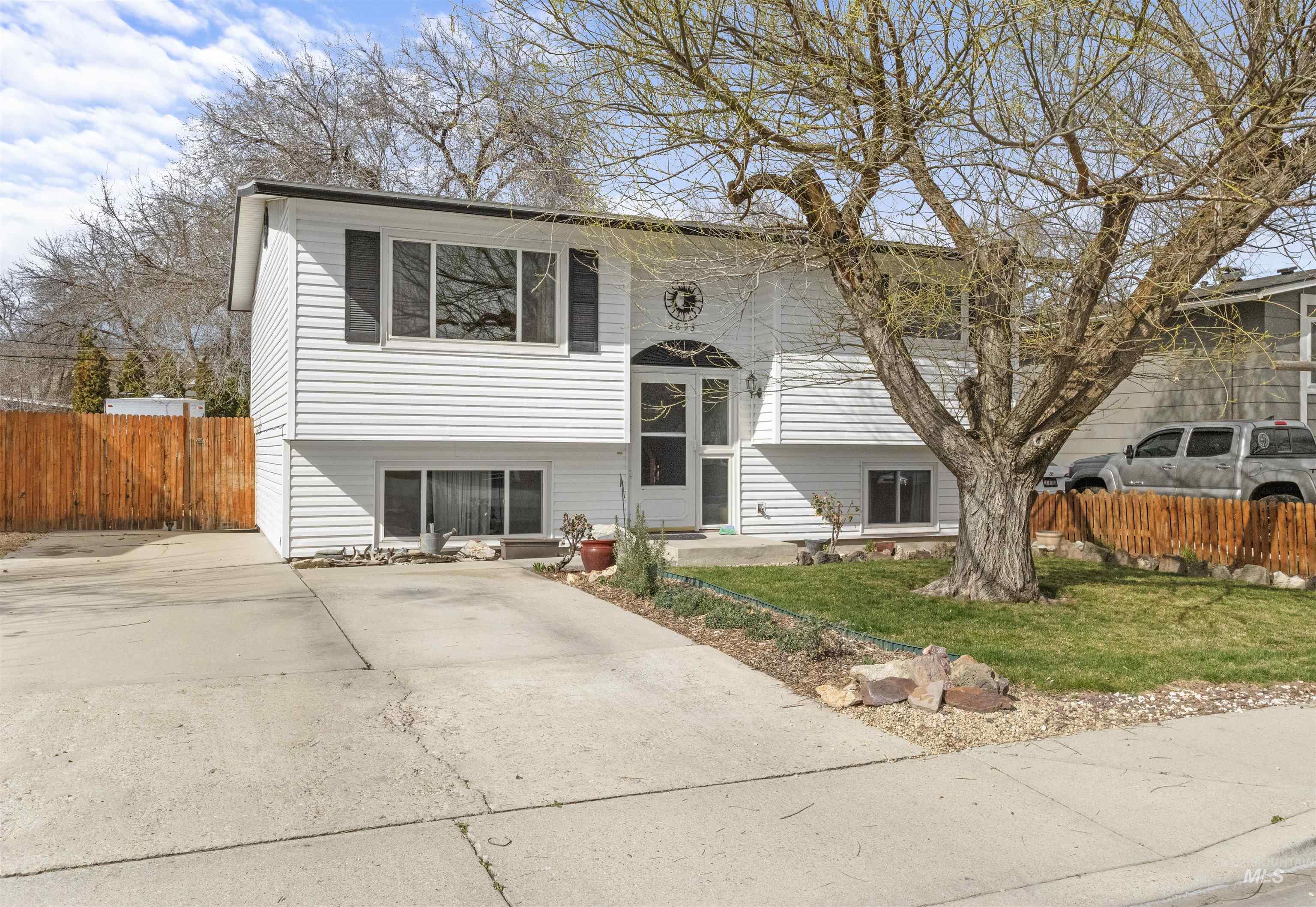 2693 S Hervey Street, Boise, Idaho 83705-0000, 3 Bedrooms, 2 Bathrooms, Residential For Sale, Price $460,000,MLS 98978198