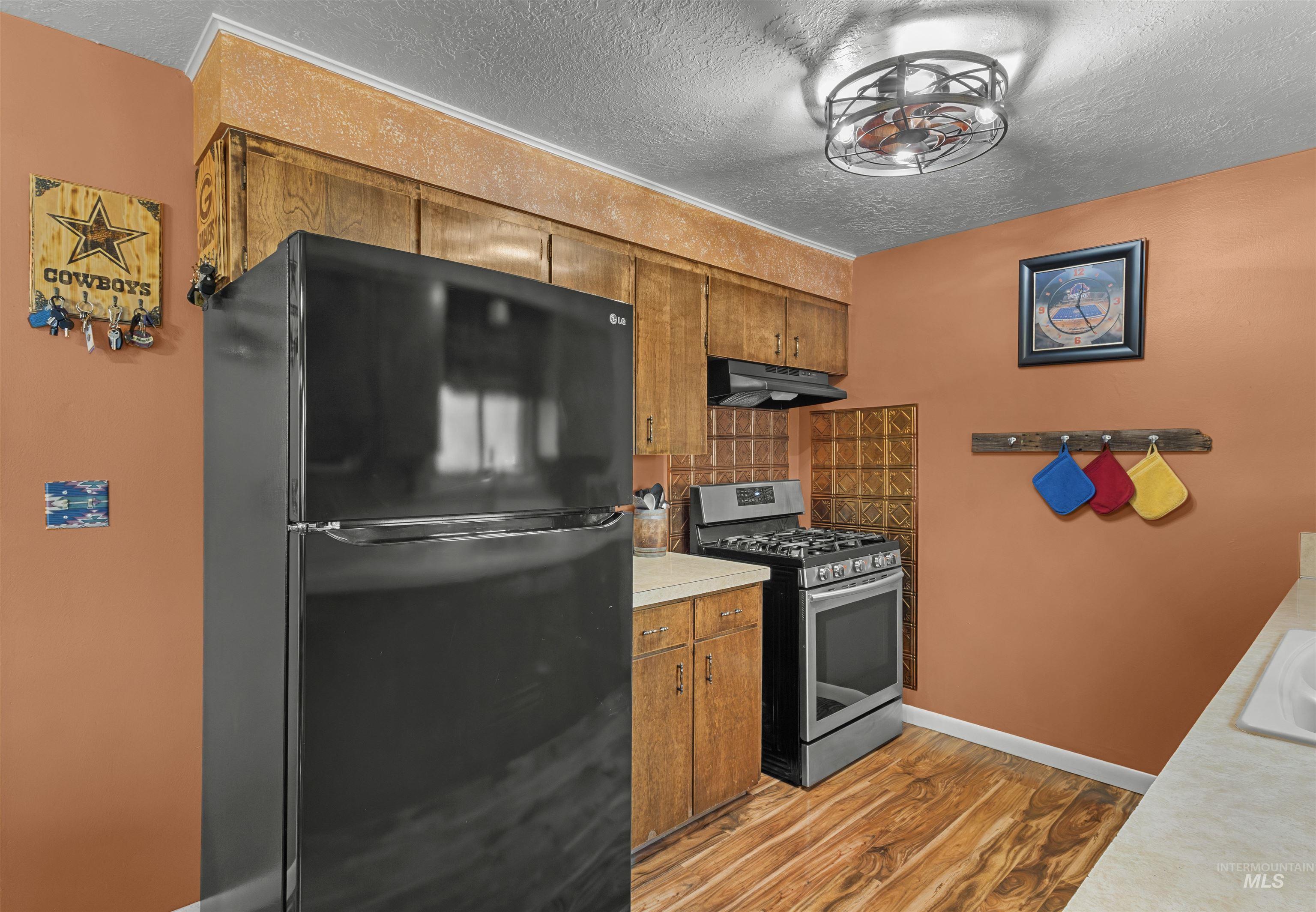 2693 S Hervey Street, Boise, Idaho 83705-0000, 3 Bedrooms, 2 Bathrooms, Residential For Sale, Price $460,000,MLS 98978198