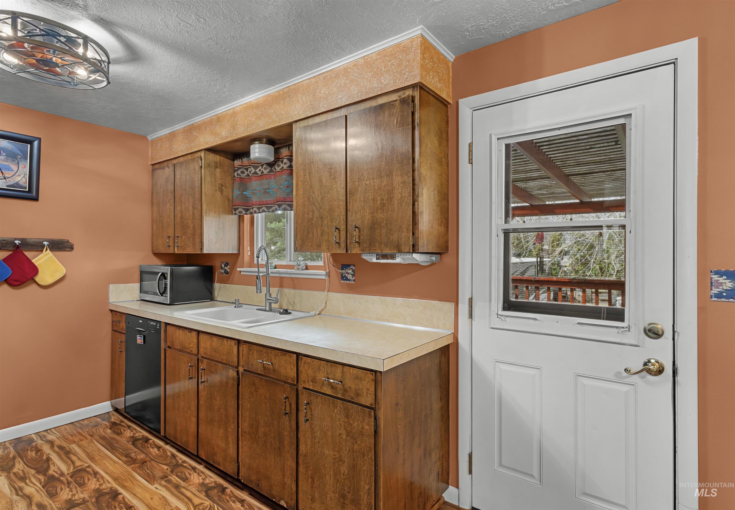 2693 S Hervey Street, Boise, Idaho 83705-0000, 3 Bedrooms, 2 Bathrooms, Residential For Sale, Price $460,000,MLS 98978198