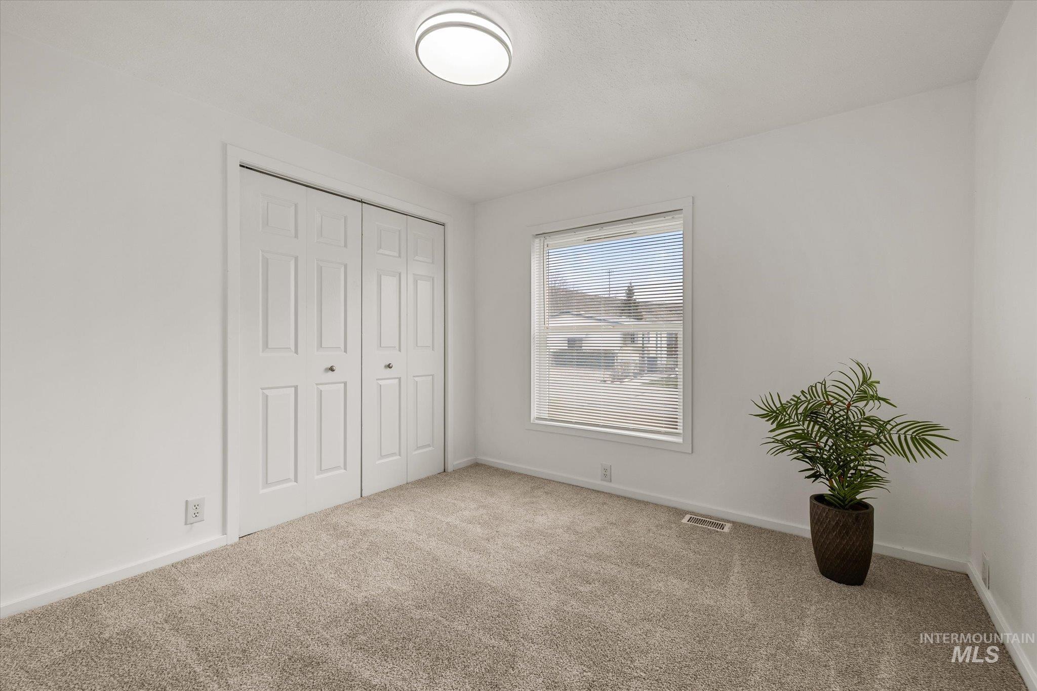 3703 S Clacton Way, Boise, Idaho 83716-0000, 2 Bedrooms, 2 Bathrooms, Residential For Sale, Price $224,900, 98978202