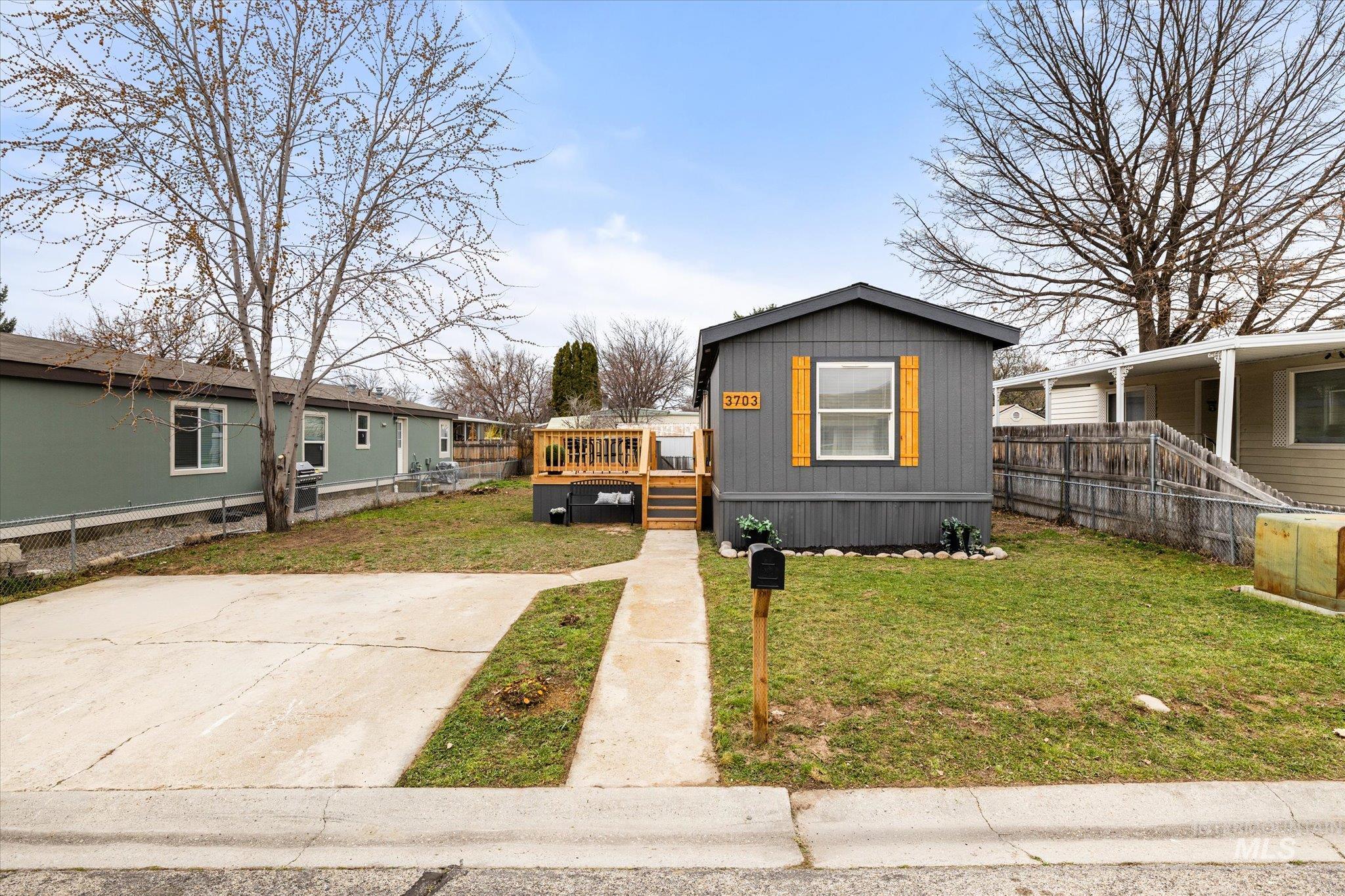 3703 S Clacton Way, Boise, Idaho 83716-0000, 2 Bedrooms, 2 Bathrooms, Residential For Sale, Price $224,900, 98978202