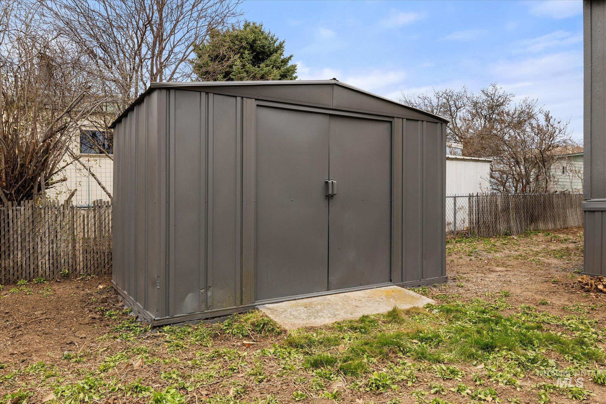 3703 S Clacton Way, Boise, Idaho 83716-0000, 2 Bedrooms, 2 Bathrooms, Residential For Sale, Price $224,900, 98978202