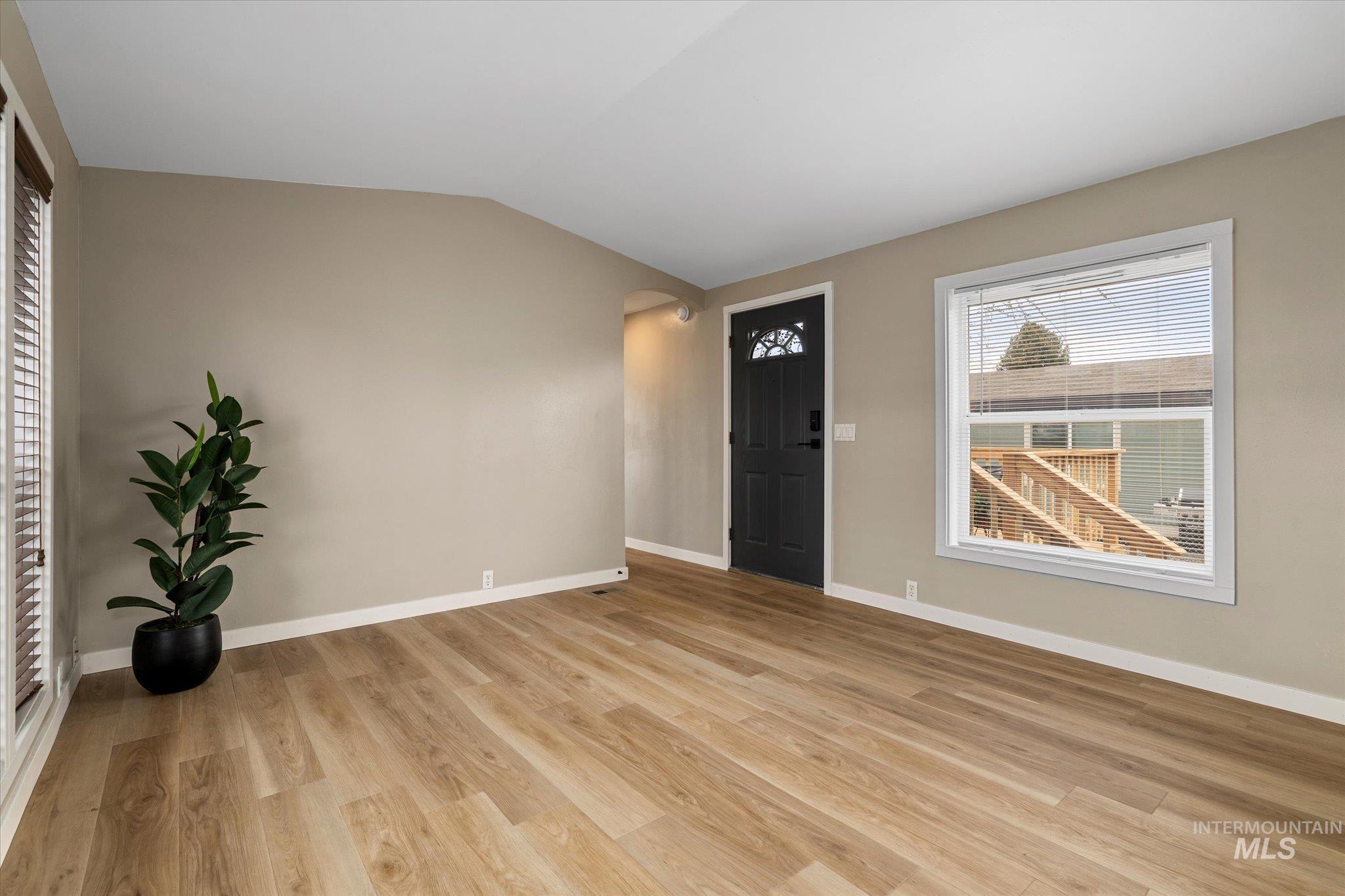 3703 S Clacton Way, Boise, Idaho 83716-0000, 2 Bedrooms, 2 Bathrooms, Residential For Sale, Price $224,900, 98978202