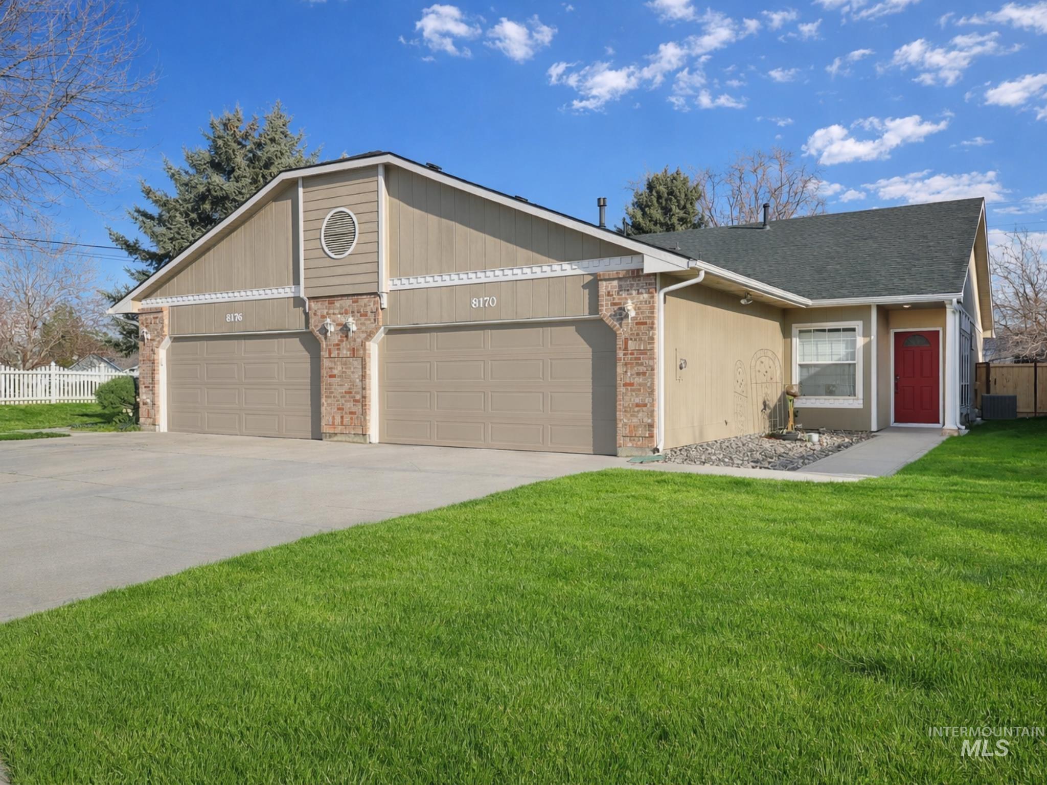 8170 W Beckton Ln, Garden City, Idaho 83714-1375, 3 Bedrooms, 2 Bathrooms, Residential For Sale, Price $430,000,MLS 98978203