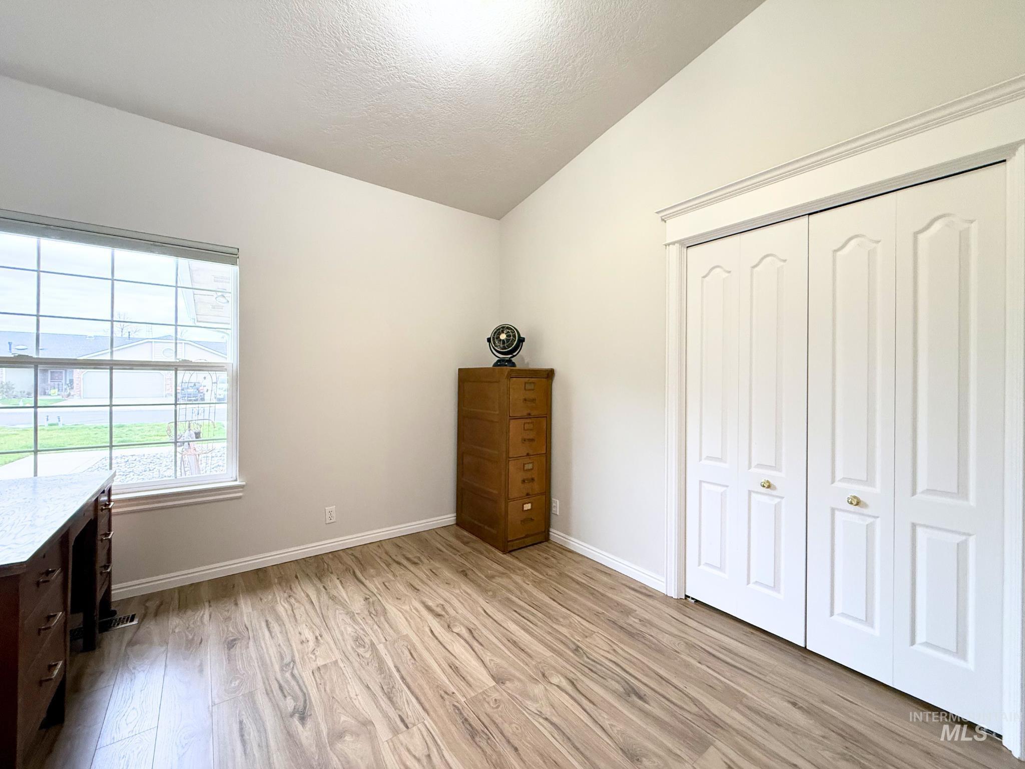 8170 W Beckton Ln, Garden City, Idaho 83714-1375, 3 Bedrooms, 2 Bathrooms, Residential For Sale, Price $430,000,MLS 98978203