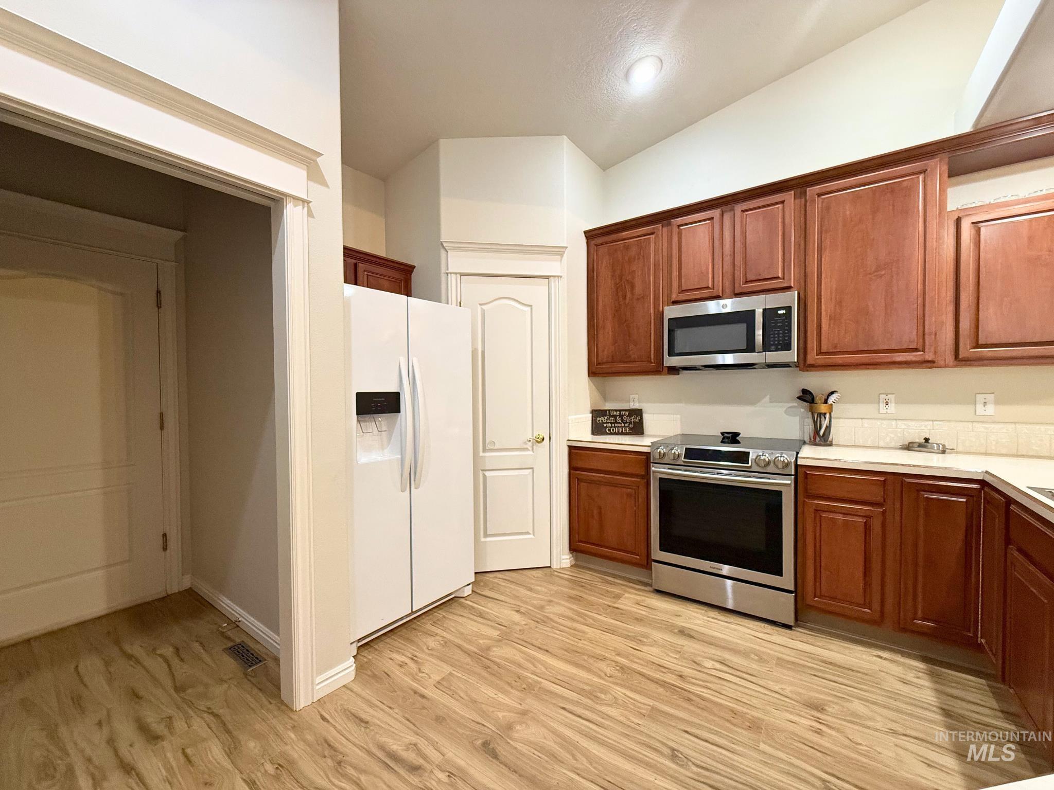 8170 W Beckton Ln, Garden City, Idaho 83714-1375, 3 Bedrooms, 2 Bathrooms, Residential For Sale, Price $430,000,MLS 98978203