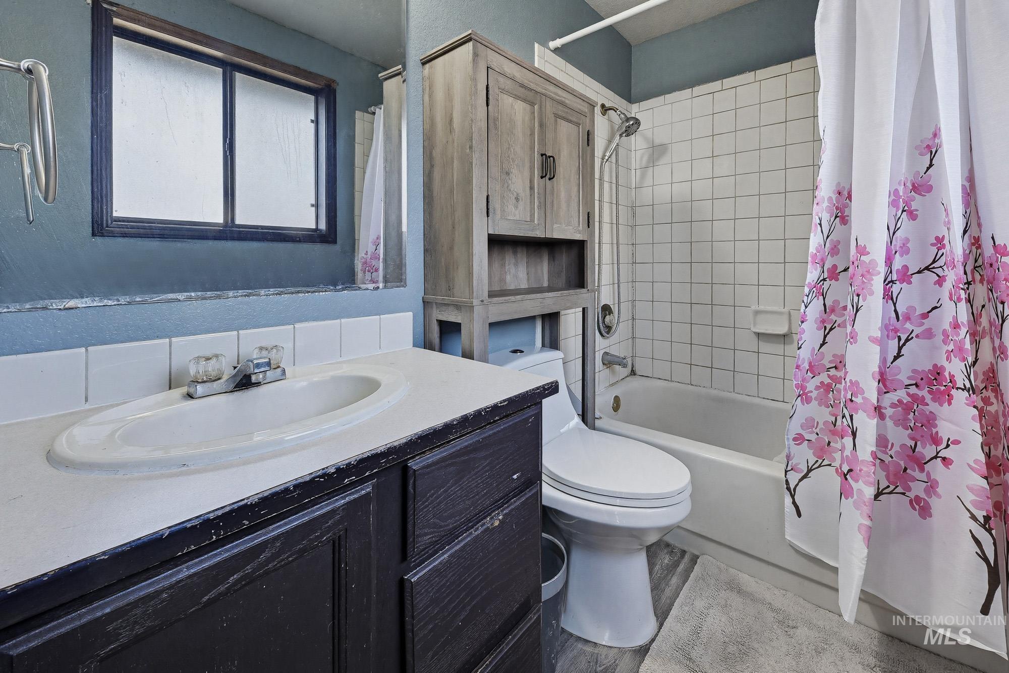 8792 W Canterbury St., Boise, Idaho 83704, 3 Bedrooms, 2 Bathrooms, Residential For Sale, Price $364,999,MLS 98978206