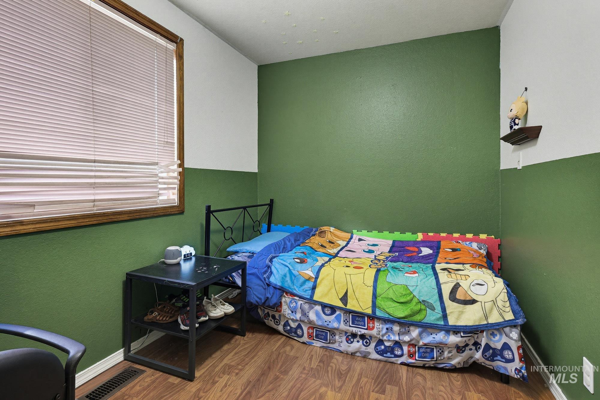 8792 W Canterbury St., Boise, Idaho 83704, 3 Bedrooms, 2 Bathrooms, Residential For Sale, Price $364,999,MLS 98978206