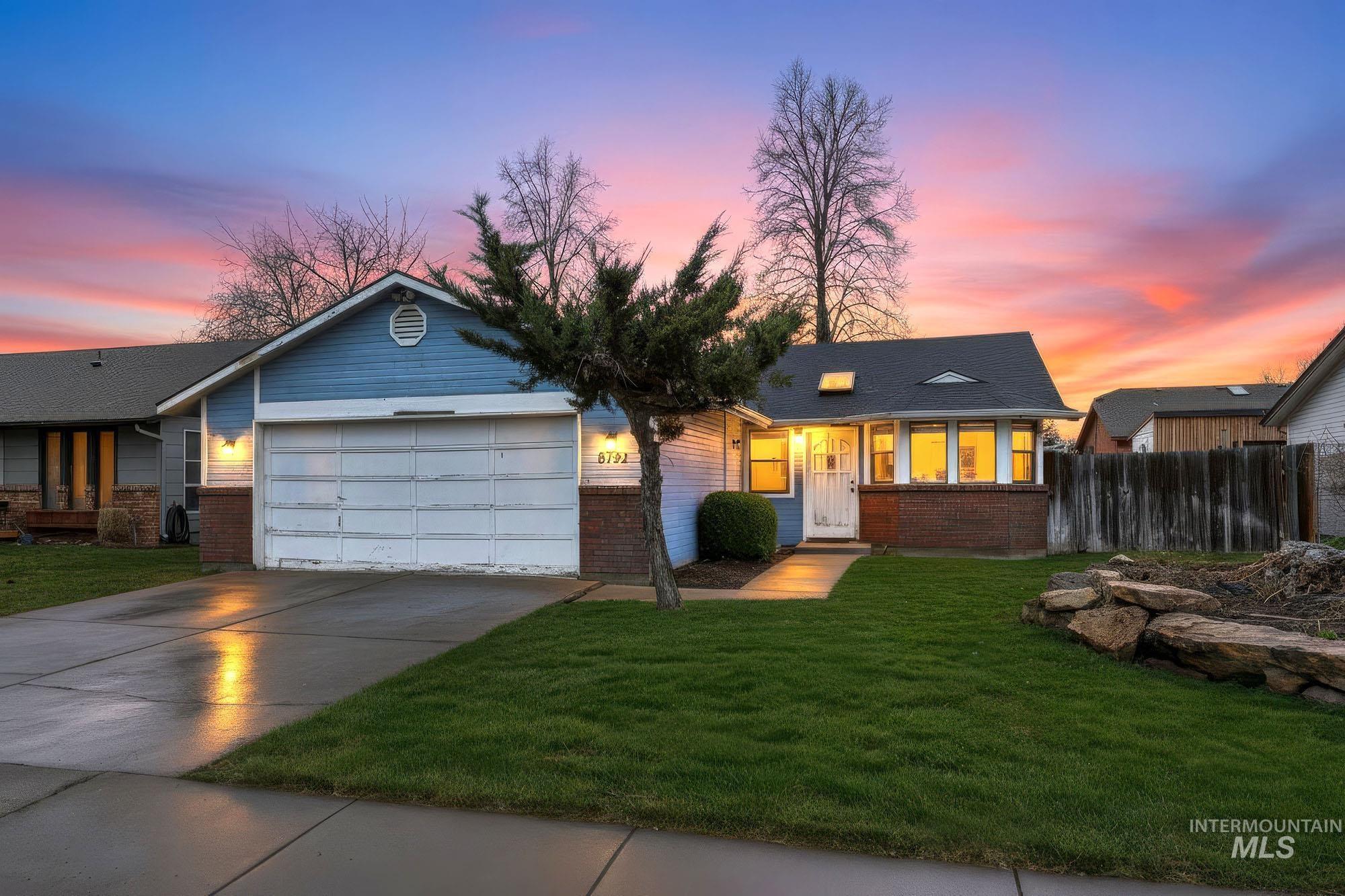8792 W Canterbury St., Boise, Idaho 83704, 3 Bedrooms, 2 Bathrooms, Residential For Sale, Price $364,999,MLS 98978206