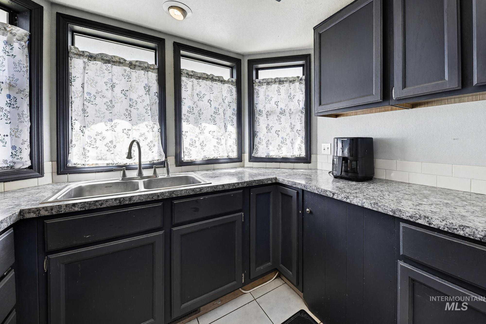 8792 W Canterbury St., Boise, Idaho 83704, 3 Bedrooms, 2 Bathrooms, Residential For Sale, Price $364,999,MLS 98978206