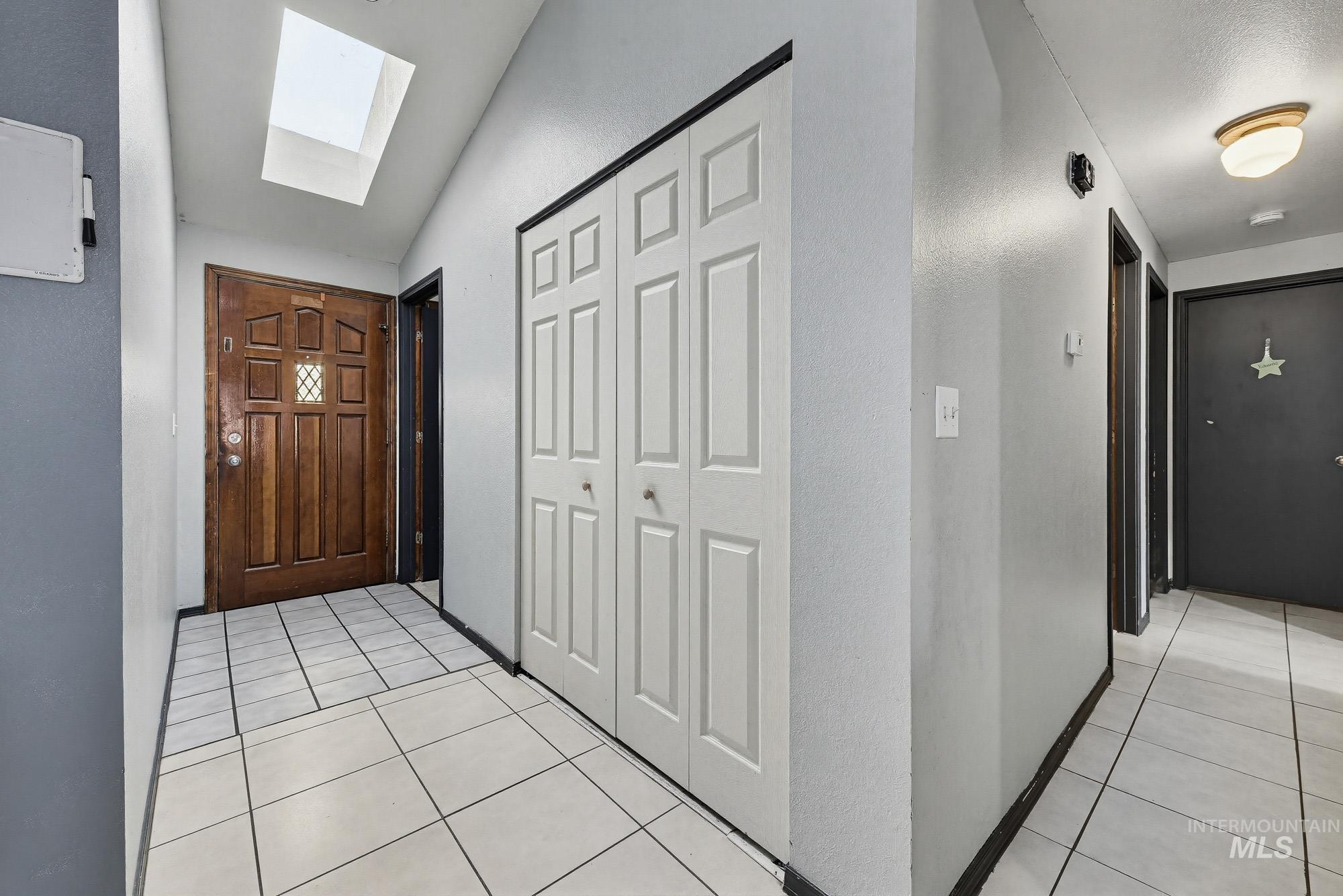 8792 W Canterbury St., Boise, Idaho 83704, 3 Bedrooms, 2 Bathrooms, Residential For Sale, Price $364,999,MLS 98978206