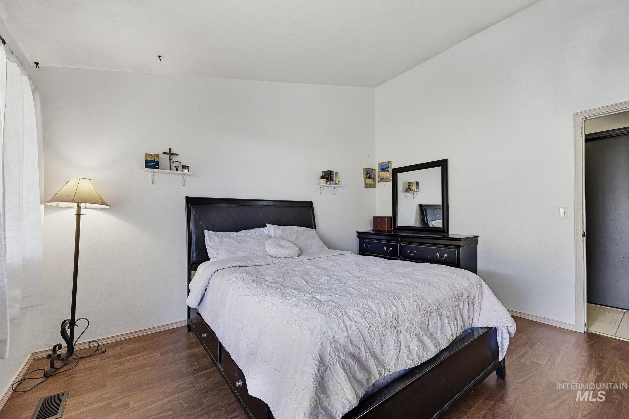 8792 W Canterbury St., Boise, Idaho 83704, 3 Bedrooms, 2 Bathrooms, Residential For Sale, Price $364,999,MLS 98978206