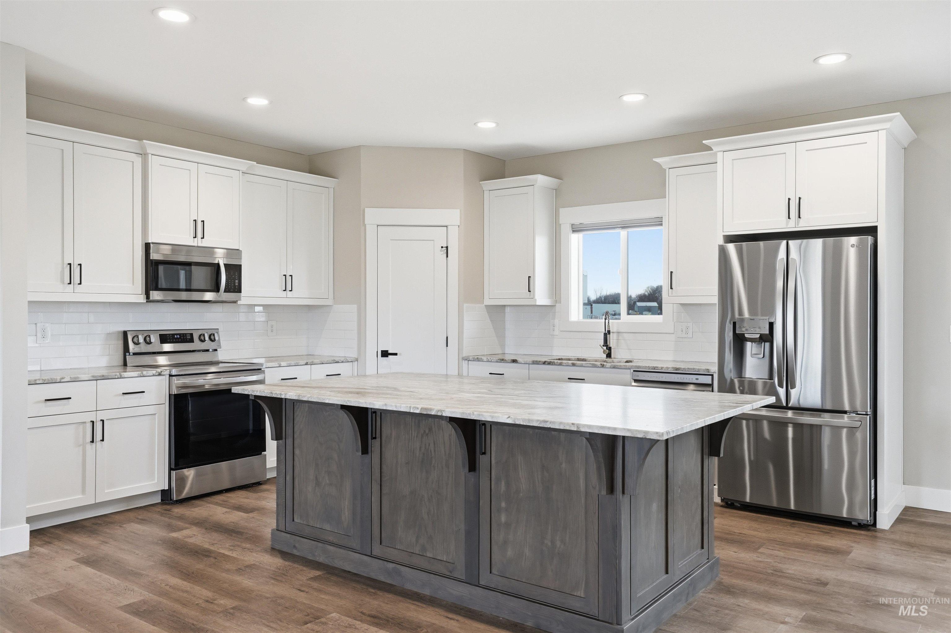 6617 Red Rock, Marsing, Idaho 83639, 3 Bedrooms, 2.5 Bathrooms, Residential For Sale, Price $839,000,MLS 98978208