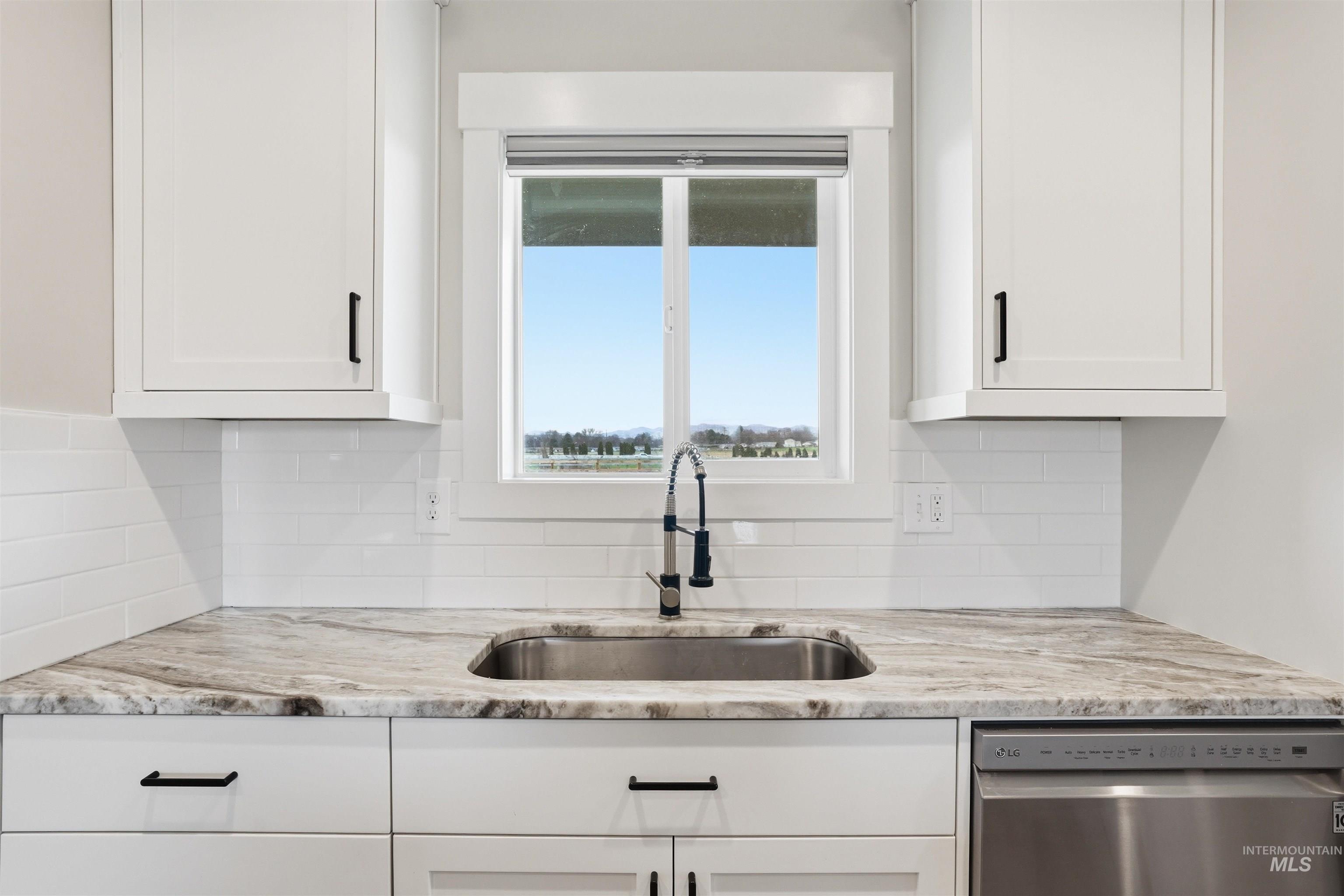 6617 Red Rock, Marsing, Idaho 83639, 3 Bedrooms, 2.5 Bathrooms, Residential For Sale, Price $839,000,MLS 98978208