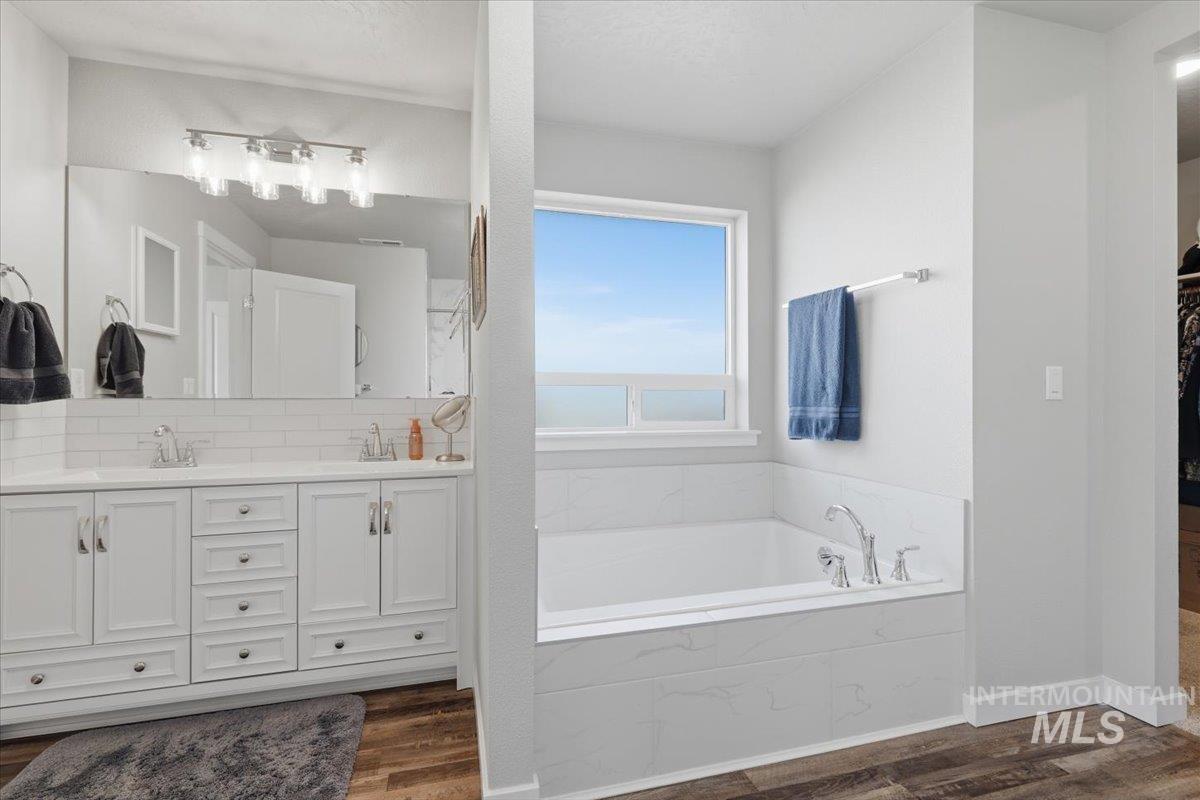 7593 E Lightfoot St, Nampa, Idaho 83687, 3 Bedrooms, 2 Bathrooms, Residential For Sale, Price $435,000,MLS 98978211