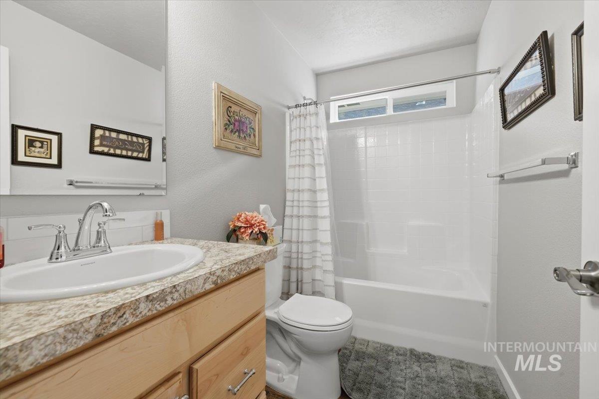 7593 E Lightfoot St, Nampa, Idaho 83687, 3 Bedrooms, 2 Bathrooms, Residential For Sale, Price $435,000,MLS 98978211