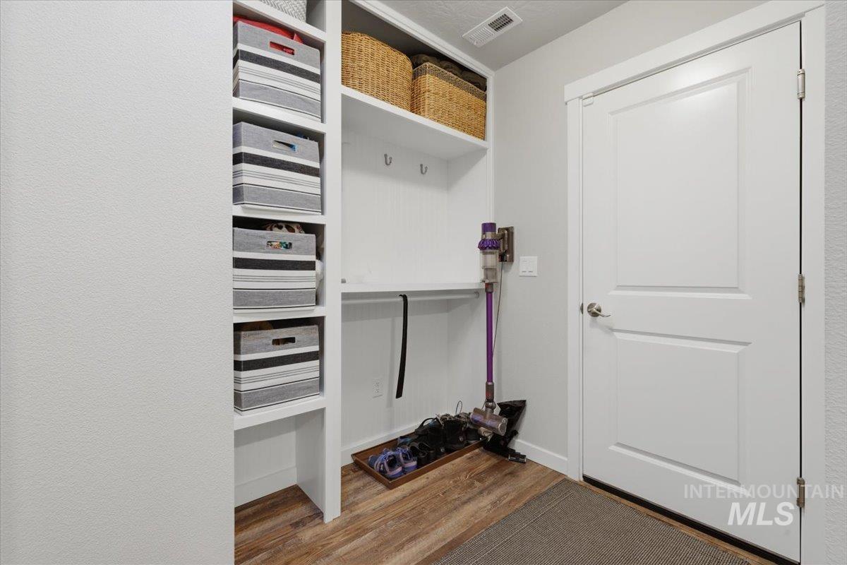 7593 E Lightfoot St, Nampa, Idaho 83687, 3 Bedrooms, 2 Bathrooms, Residential For Sale, Price $435,000,MLS 98978211