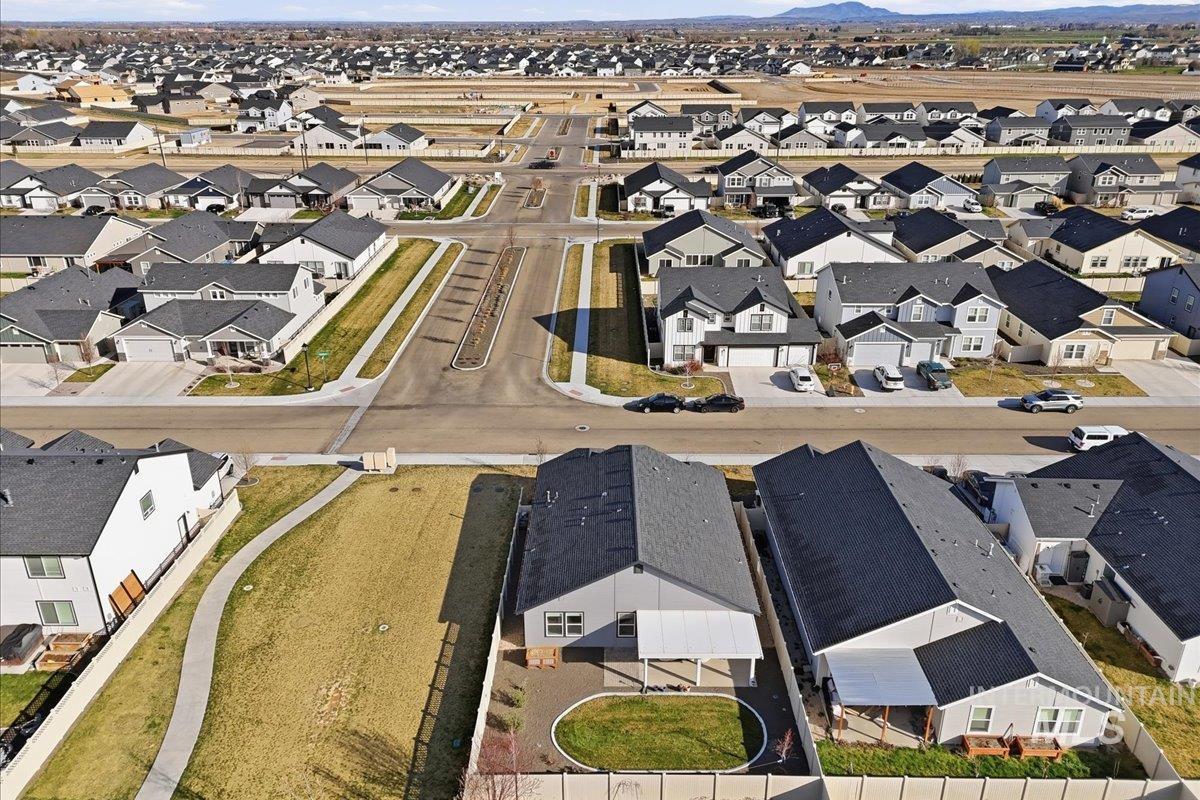 7593 E Lightfoot St, Nampa, Idaho 83687, 3 Bedrooms, 2 Bathrooms, Residential For Sale, Price $435,000,MLS 98978211