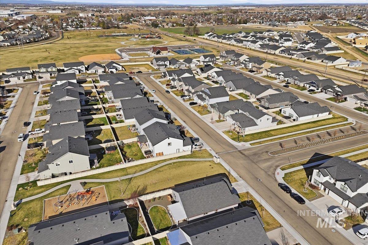 7593 E Lightfoot St, Nampa, Idaho 83687, 3 Bedrooms, 2 Bathrooms, Residential For Sale, Price $435,000,MLS 98978211