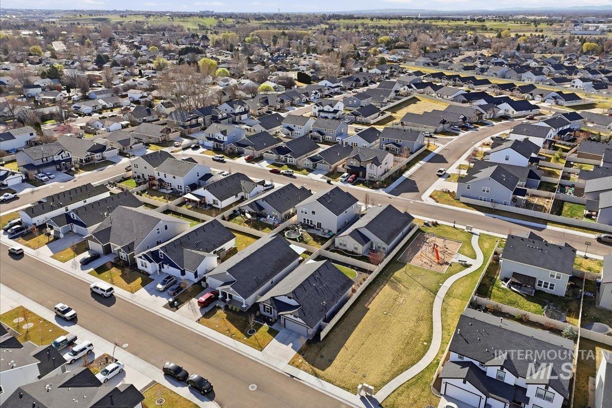 7593 E Lightfoot St, Nampa, Idaho 83687, 3 Bedrooms, 2 Bathrooms, Residential For Sale, Price $435,000,MLS 98978211