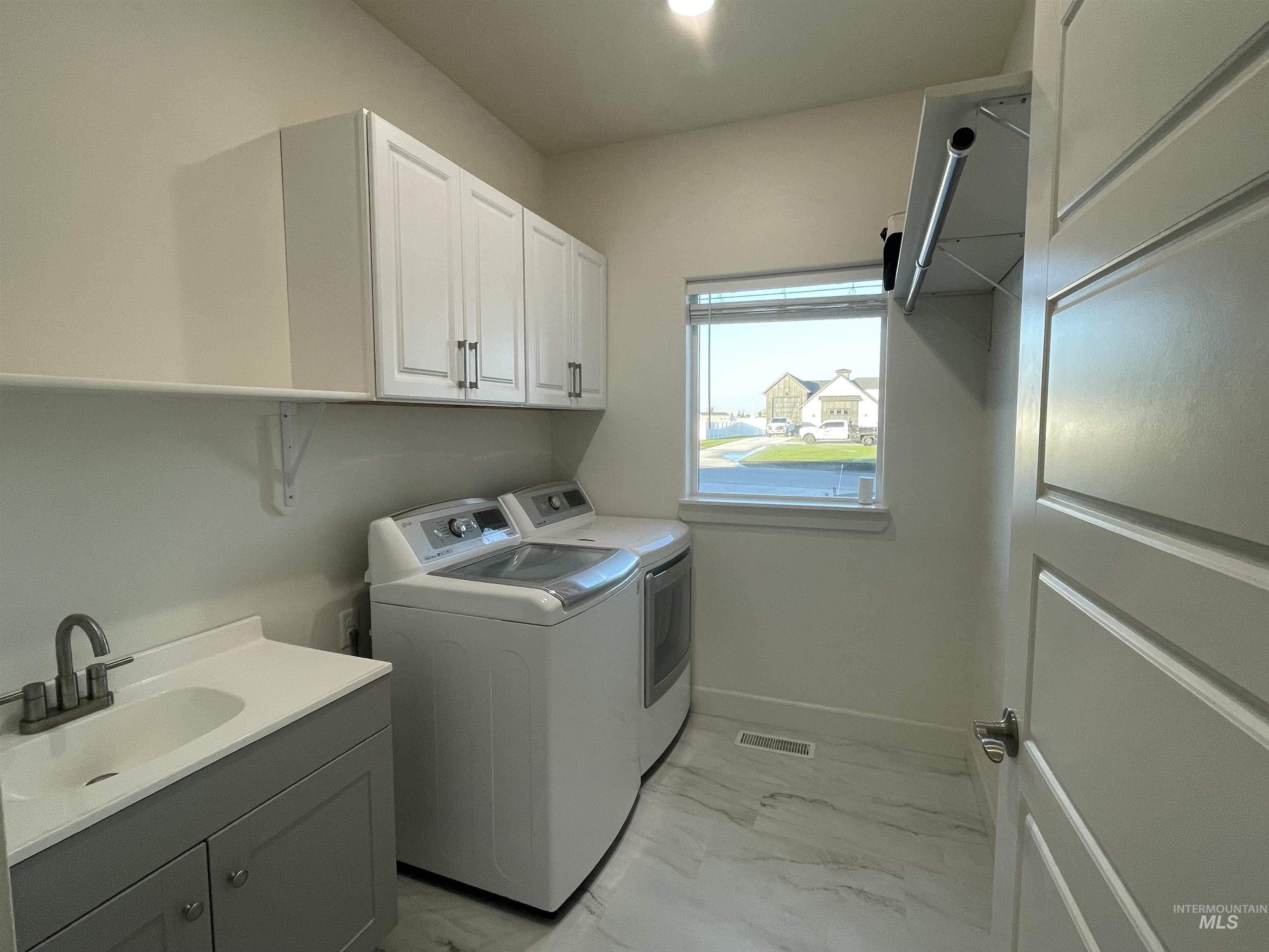 3613 N 3480 E, Kimberly, Idaho 83341, 6 Bedrooms, 5 Bathrooms, Residential For Sale, Price $849,990,MLS 98978212