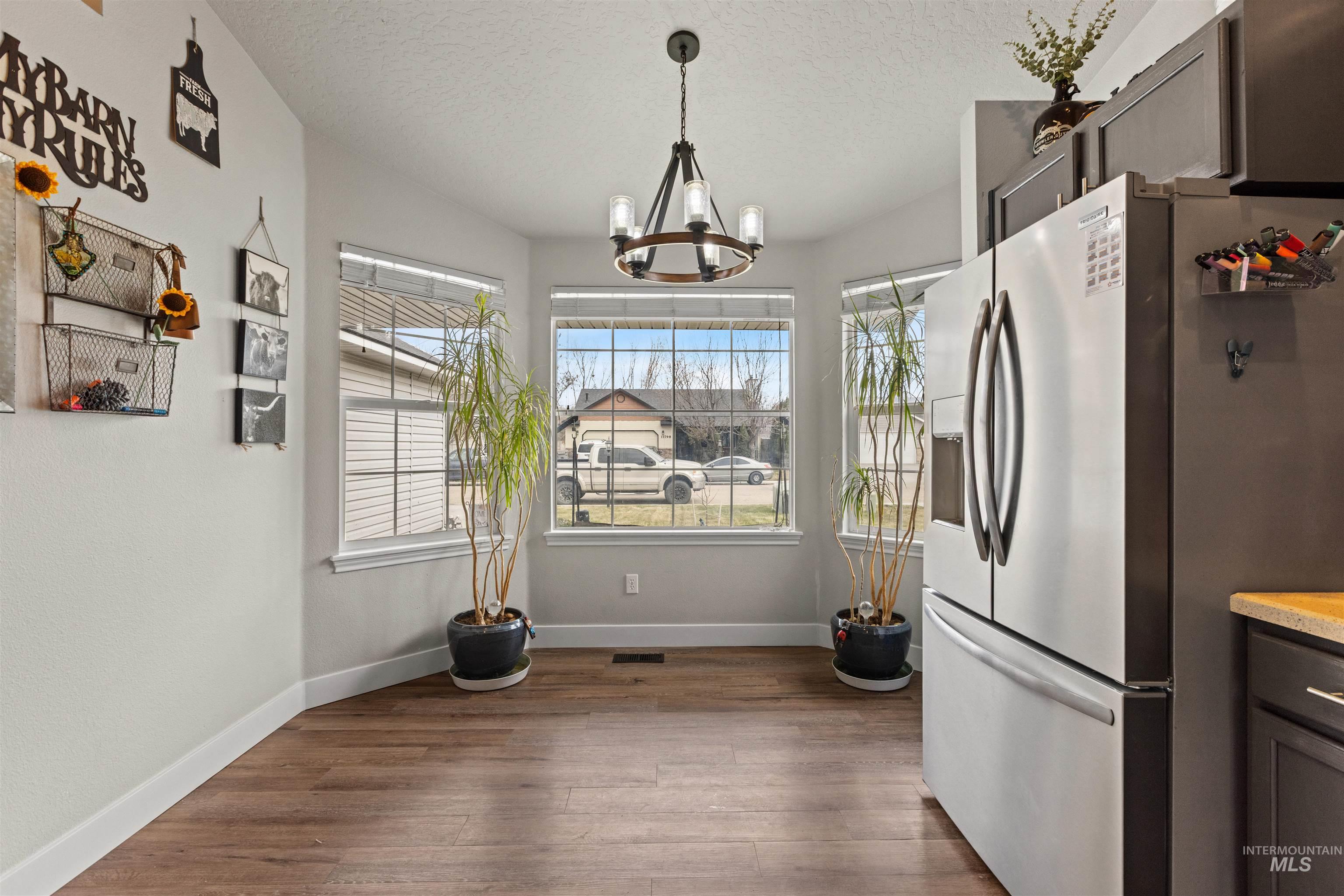 11801 W Huckleberry Dr, Nampa, Idaho 83651-8703, 3 Bedrooms, 2 Bathrooms, Residential For Sale, Price $350,000,MLS 98978216