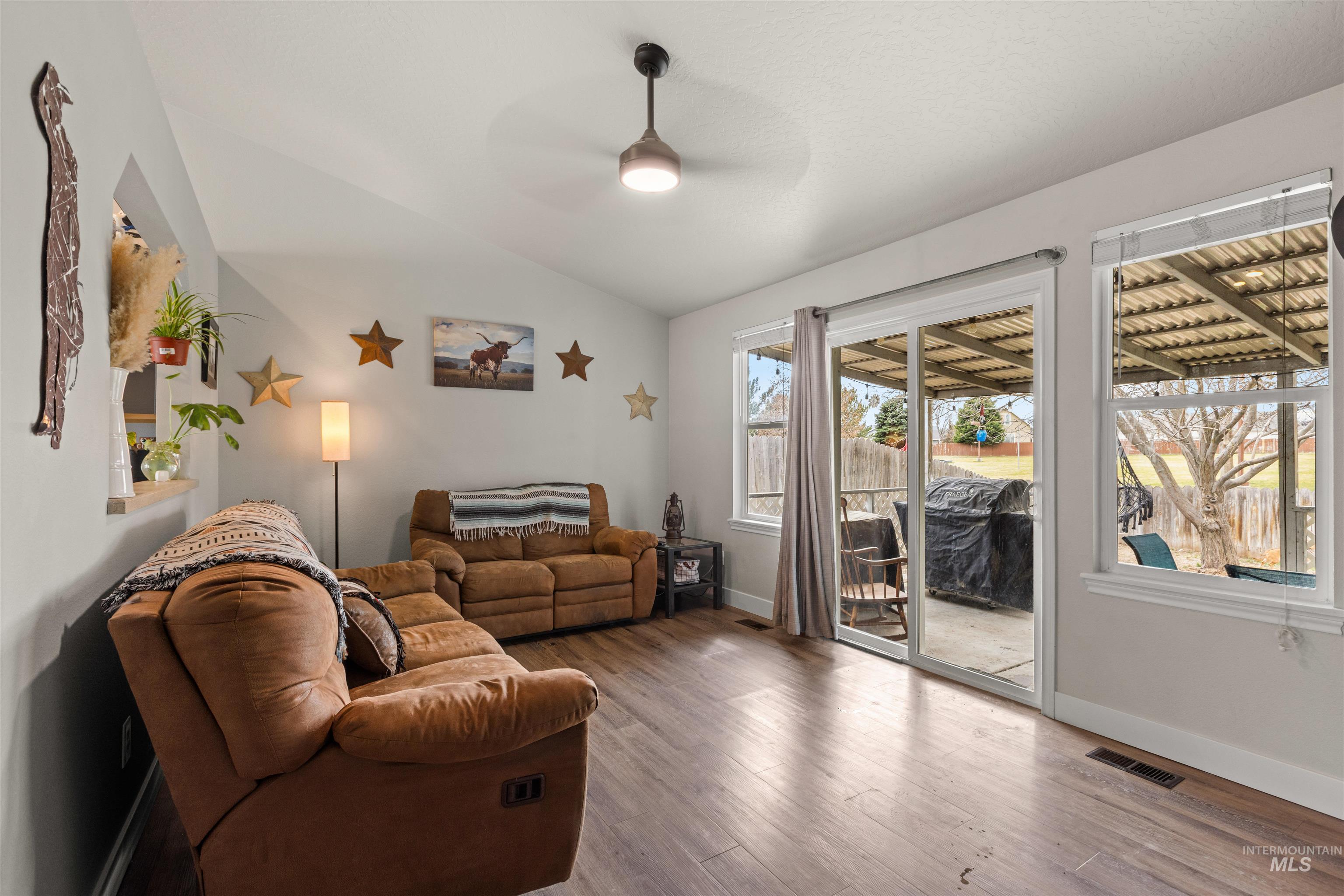 11801 W Huckleberry Dr, Nampa, Idaho 83651-8703, 3 Bedrooms, 2 Bathrooms, Residential For Sale, Price $350,000,MLS 98978216