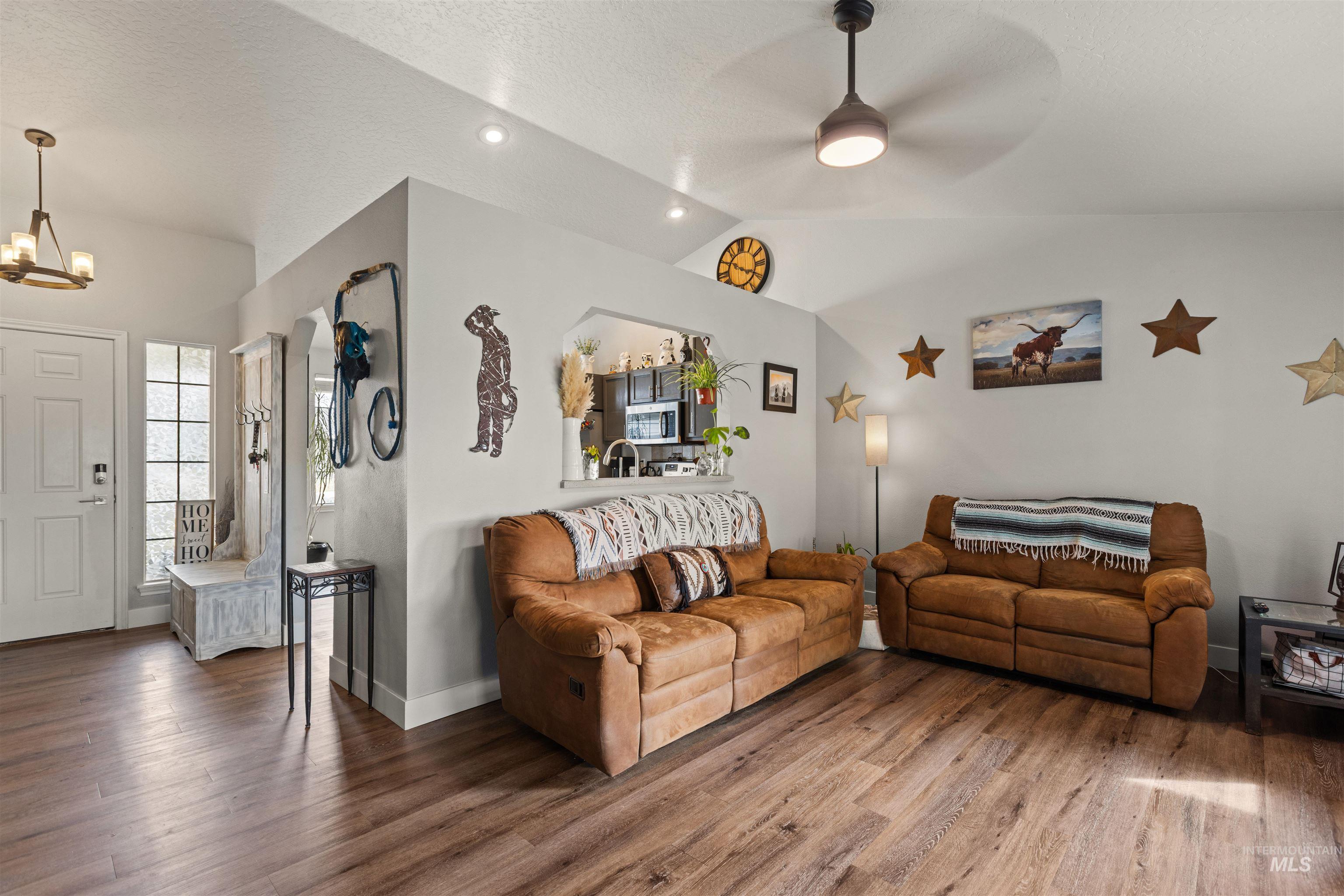 11801 W Huckleberry Dr, Nampa, Idaho 83651-8703, 3 Bedrooms, 2 Bathrooms, Residential For Sale, Price $350,000,MLS 98978216