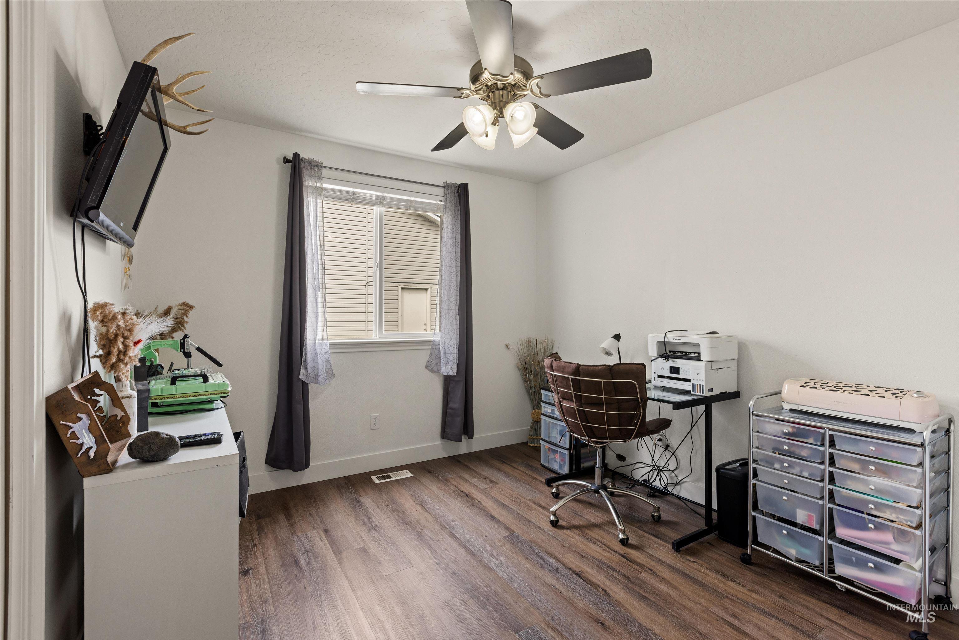 11801 W Huckleberry Dr, Nampa, Idaho 83651-8703, 3 Bedrooms, 2 Bathrooms, Residential For Sale, Price $350,000,MLS 98978216