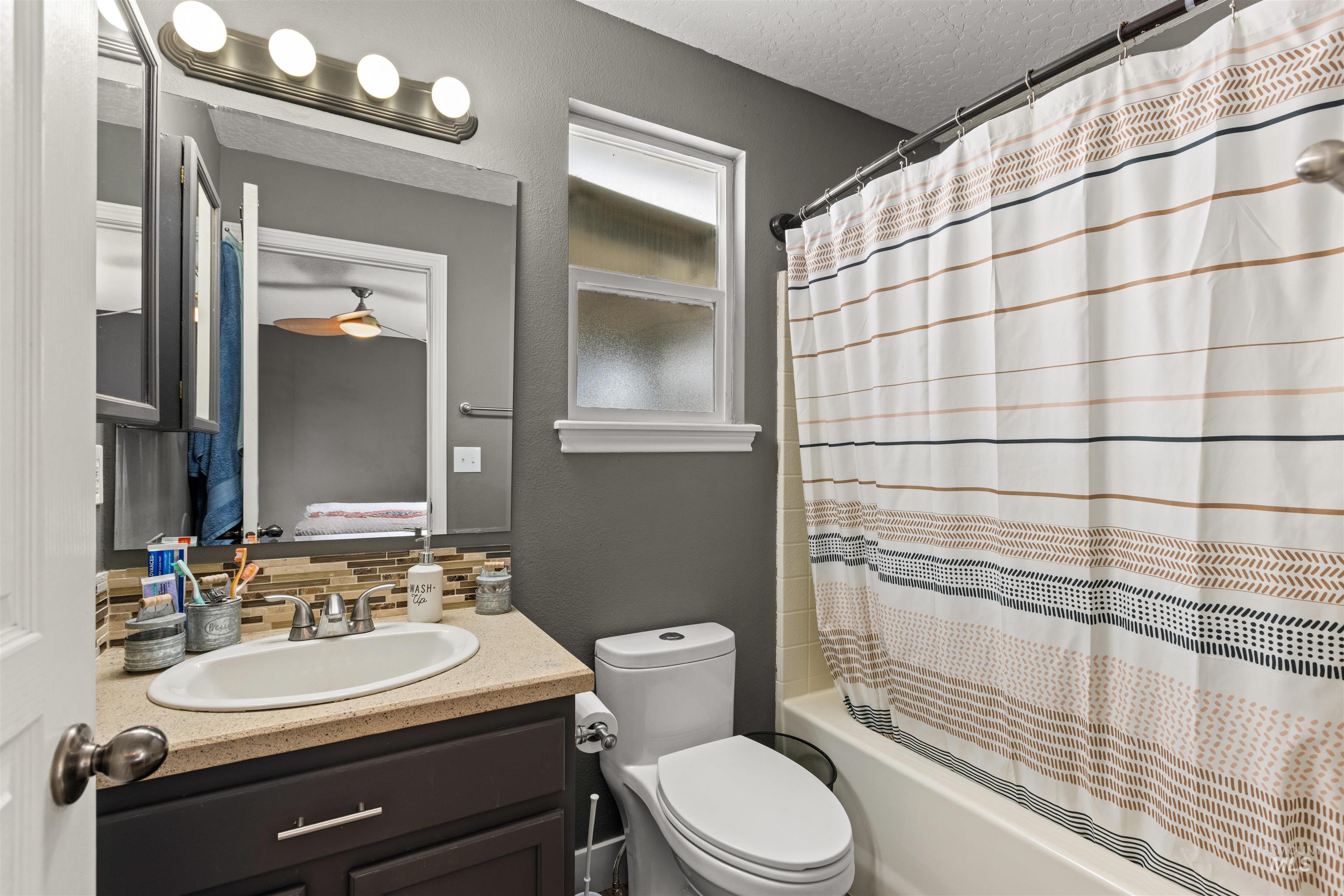 11801 W Huckleberry Dr, Nampa, Idaho 83651-8703, 3 Bedrooms, 2 Bathrooms, Residential For Sale, Price $350,000,MLS 98978216