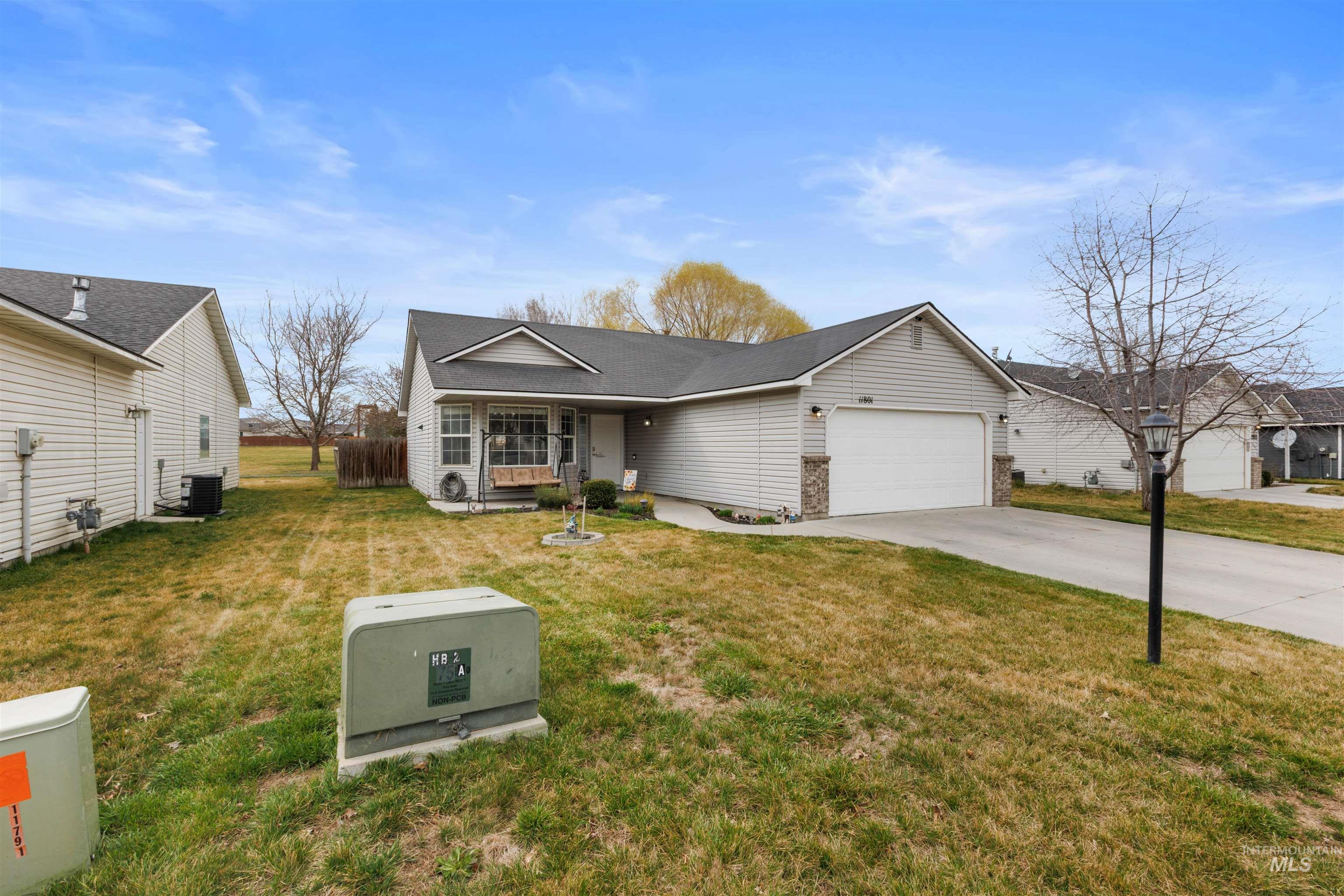 11801 W Huckleberry Dr, Nampa, Idaho 83651-8703, 3 Bedrooms, 2 Bathrooms, Residential For Sale, Price $350,000,MLS 98978216