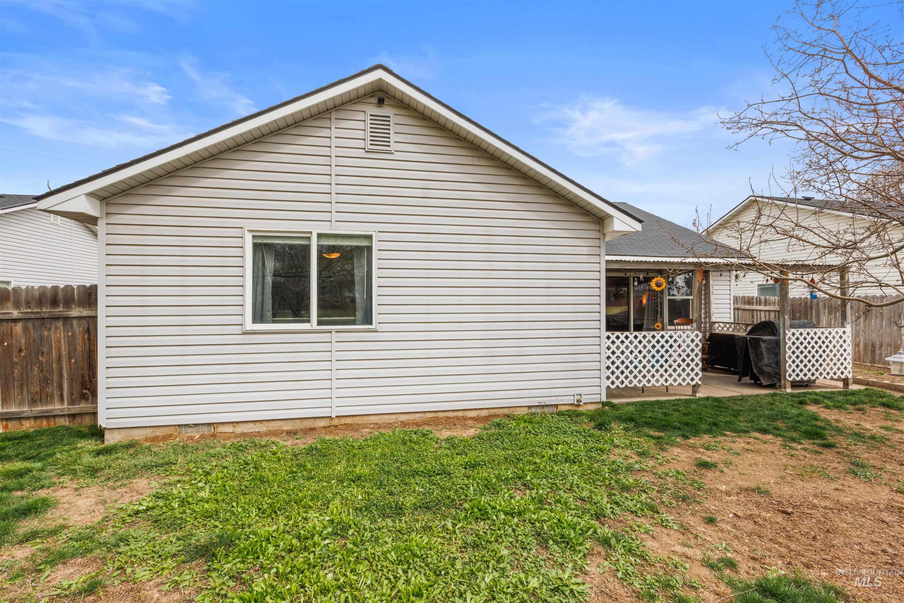 11801 W Huckleberry Dr, Nampa, Idaho 83651-8703, 3 Bedrooms, 2 Bathrooms, Residential For Sale, Price $350,000,MLS 98978216