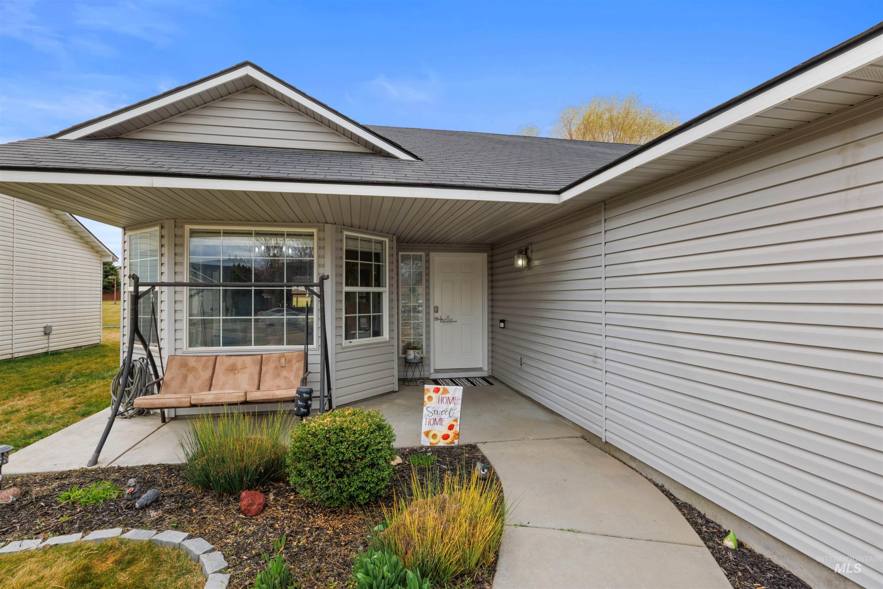 11801 W Huckleberry Dr, Nampa, Idaho 83651-8703, 3 Bedrooms, 2 Bathrooms, Residential For Sale, Price $350,000,MLS 98978216