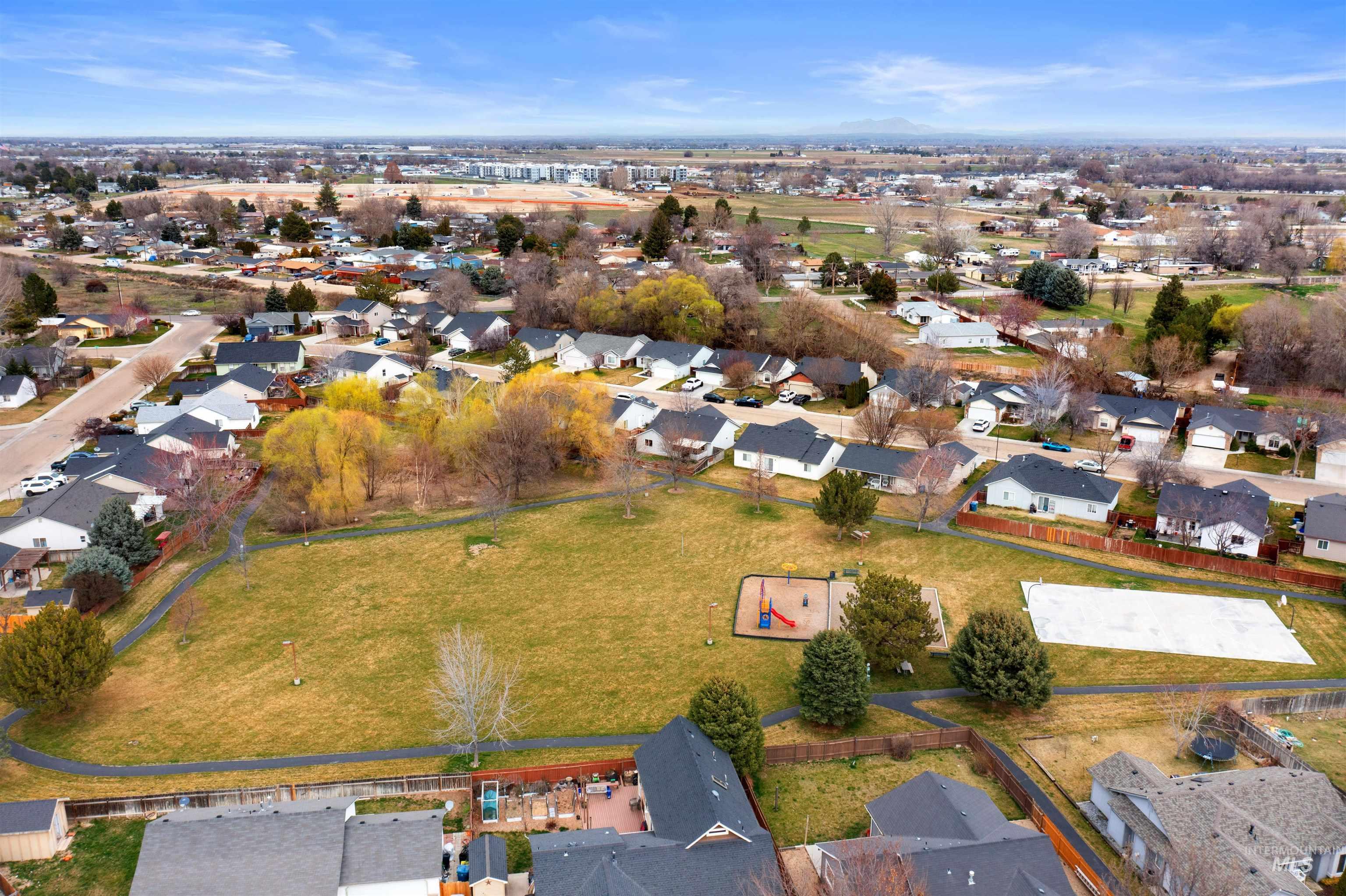 11801 W Huckleberry Dr, Nampa, Idaho 83651-8703, 3 Bedrooms, 2 Bathrooms, Residential For Sale, Price $350,000,MLS 98978216