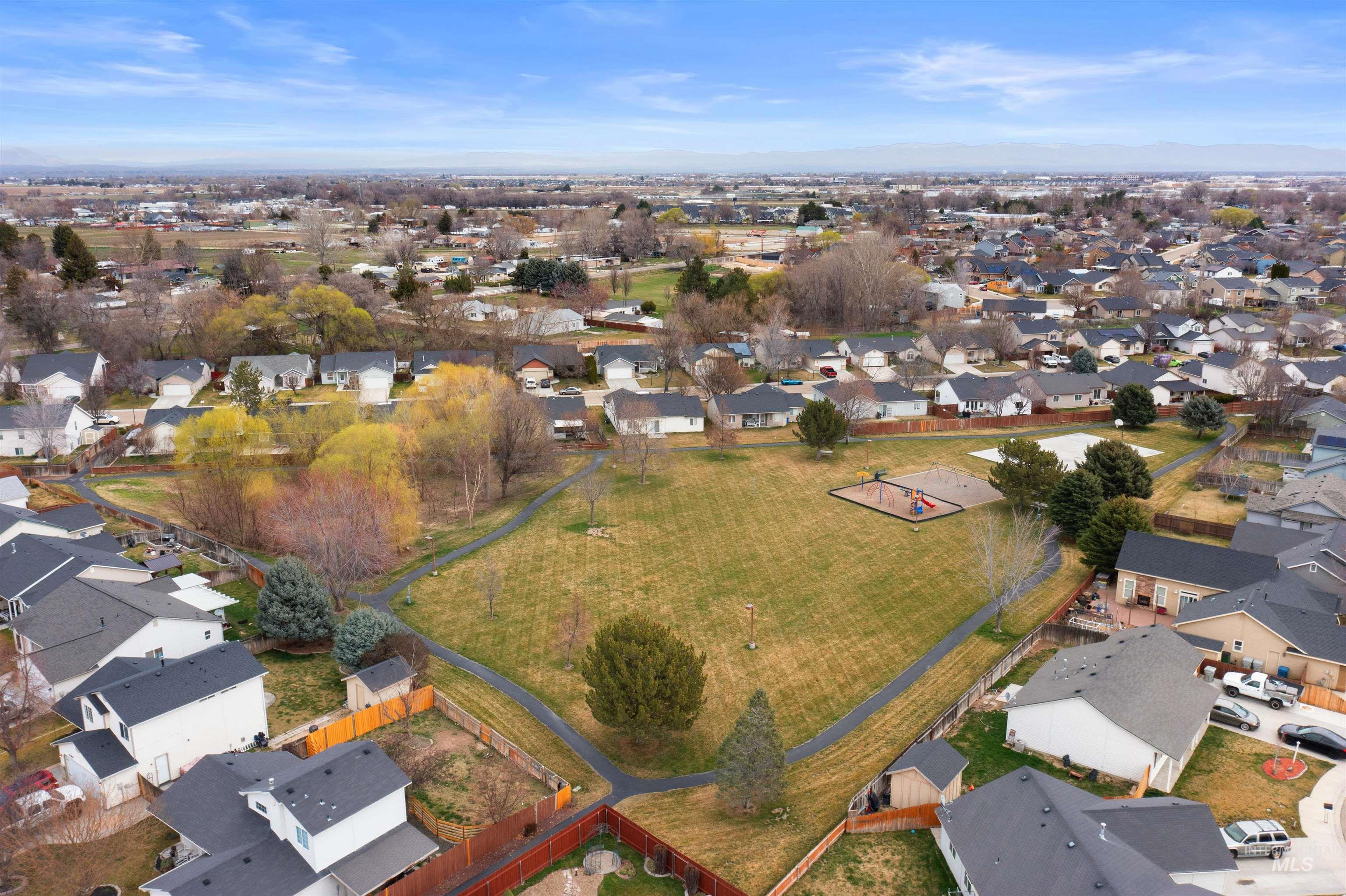 11801 W Huckleberry Dr, Nampa, Idaho 83651-8703, 3 Bedrooms, 2 Bathrooms, Residential For Sale, Price $350,000,MLS 98978216