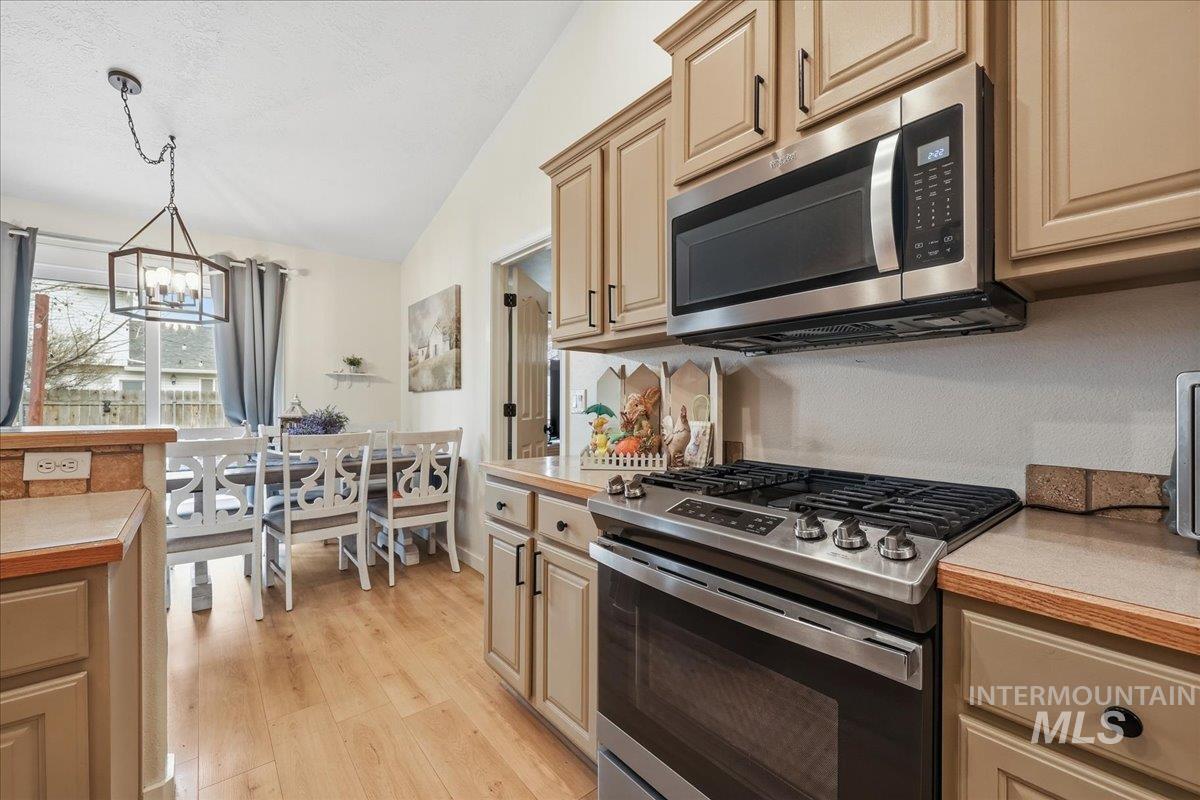 1219 W Eagle Ave, Nampa, Idaho 83651, 3 Bedrooms, 2 Bathrooms, Residential For Sale, Price $399,900,MLS 98978217