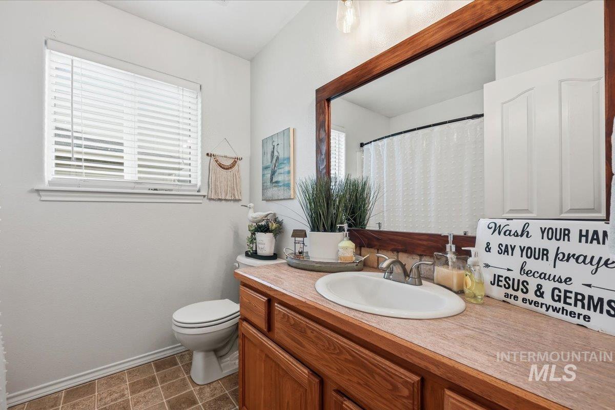 1219 W Eagle Ave, Nampa, Idaho 83651, 3 Bedrooms, 2 Bathrooms, Residential For Sale, Price $399,900,MLS 98978217