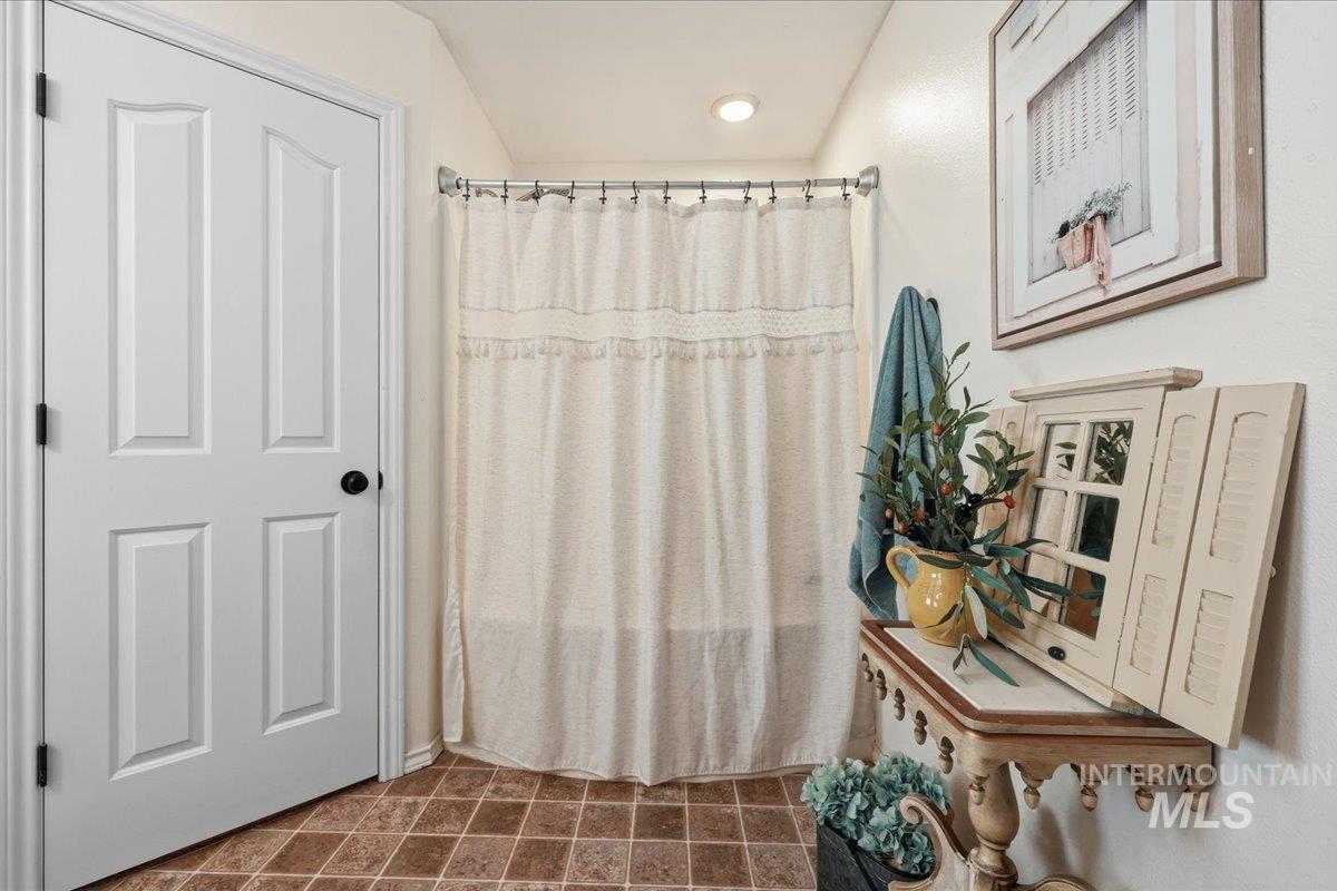 1219 W Eagle Ave, Nampa, Idaho 83651, 3 Bedrooms, 2 Bathrooms, Residential For Sale, Price $399,900,MLS 98978217