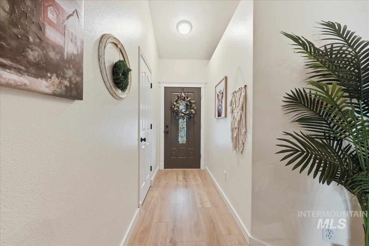 1219 W Eagle Ave, Nampa, Idaho 83651, 3 Bedrooms, 2 Bathrooms, Residential For Sale, Price $399,900,MLS 98978217