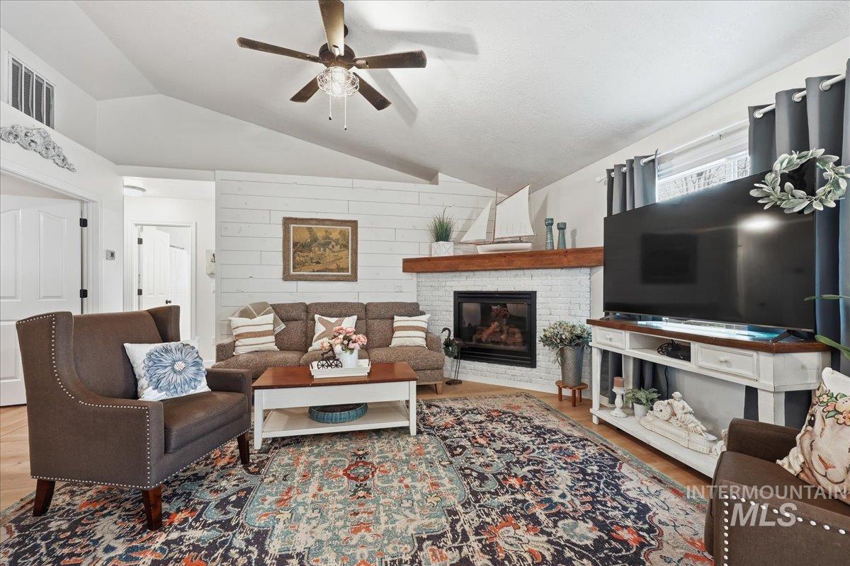 1219 W Eagle Ave, Nampa, Idaho 83651, 3 Bedrooms, 2 Bathrooms, Residential For Sale, Price $399,900,MLS 98978217