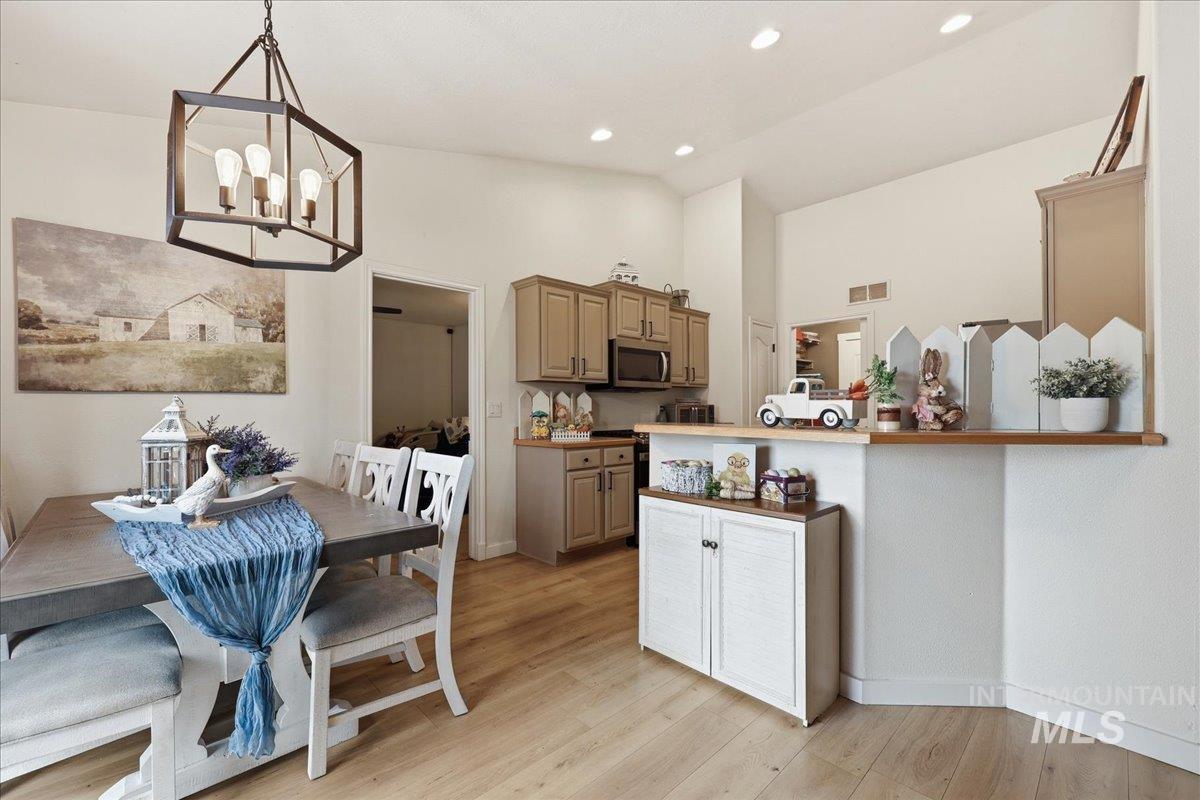 1219 W Eagle Ave, Nampa, Idaho 83651, 3 Bedrooms, 2 Bathrooms, Residential For Sale, Price $399,900,MLS 98978217