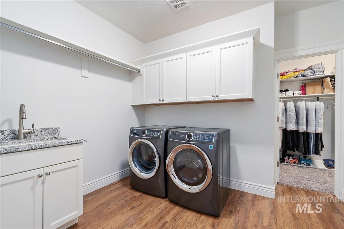 8042 W Decathlon, Eagle, Idaho 83616-7648, 3 Bedrooms, 3.5 Bathrooms, Residential For Sale, Price $769,900,MLS 98978220