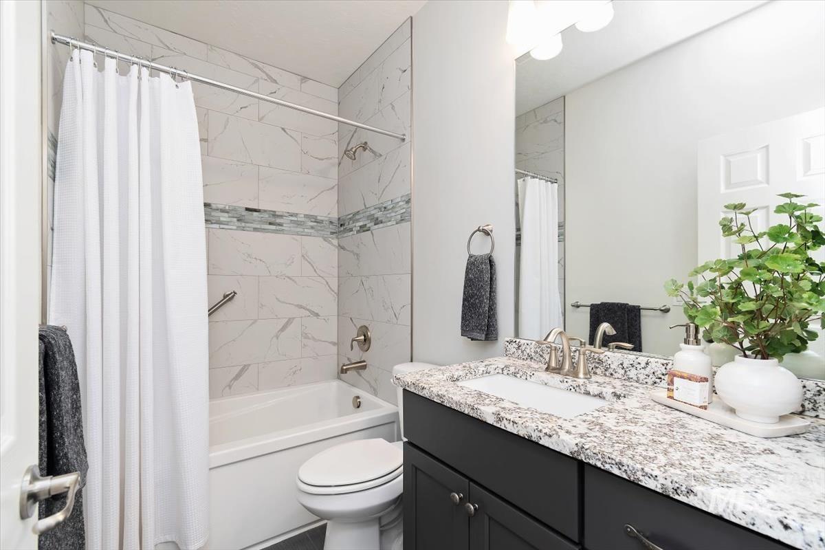 8042 W Decathlon, Eagle, Idaho 83616-7648, 3 Bedrooms, 3.5 Bathrooms, Residential For Sale, Price $769,900,MLS 98978220