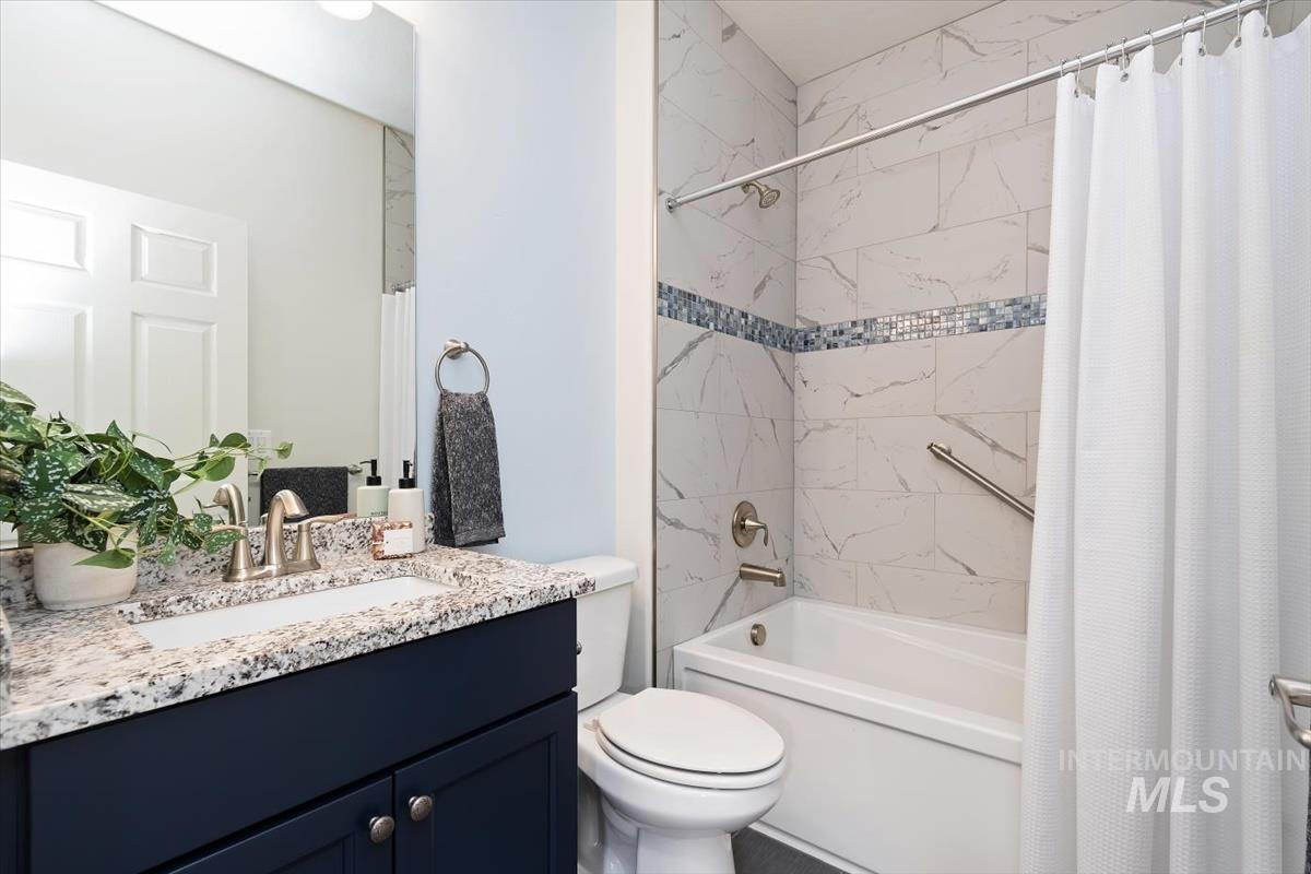 8042 W Decathlon, Eagle, Idaho 83616-7648, 3 Bedrooms, 3.5 Bathrooms, Residential For Sale, Price $769,900,MLS 98978220